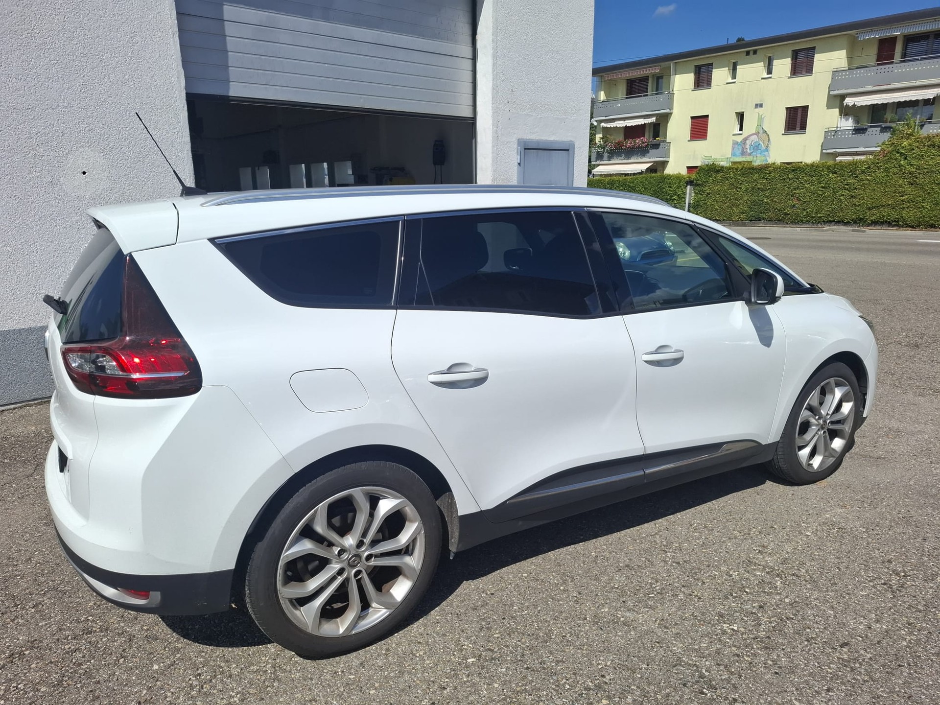 RENAULT Grand Scénic 1.5 dCi Zen EDC-image-6