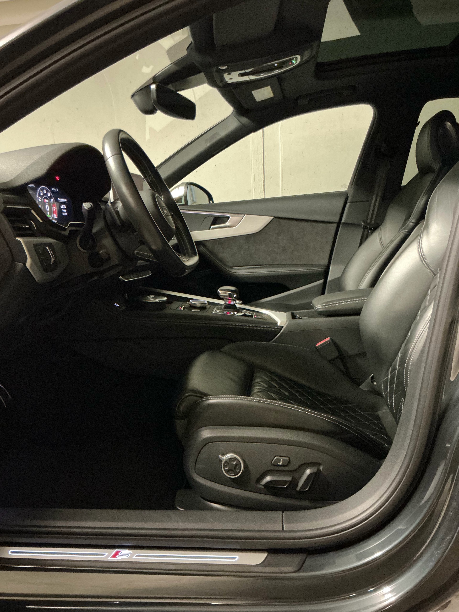 AUDI 3.0 V6 TFSI quattro S-Tronic-image-4