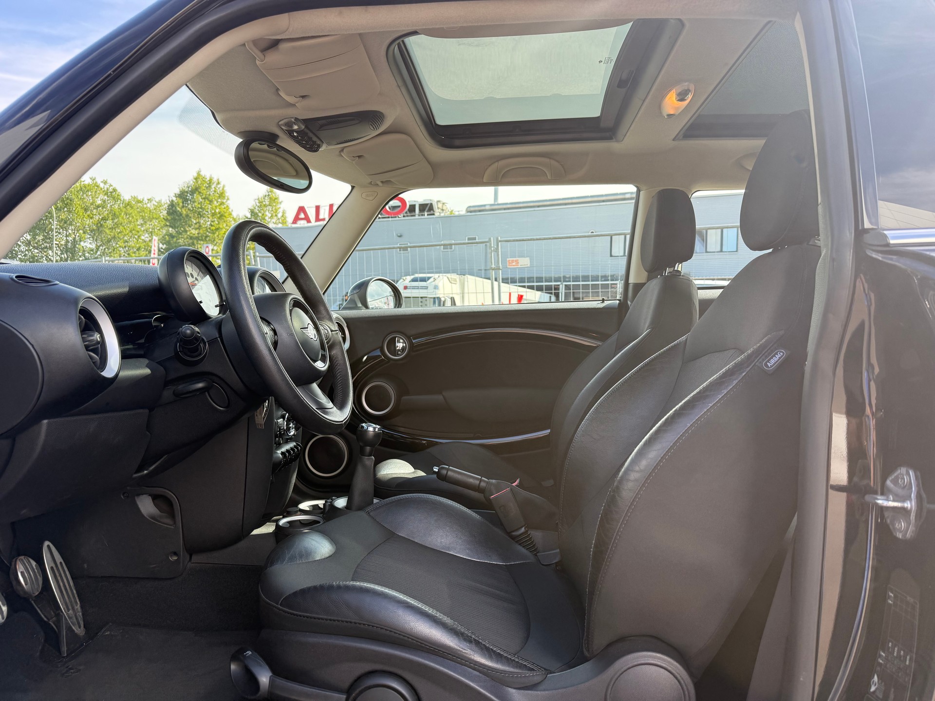 MINI Cooper S-image-9