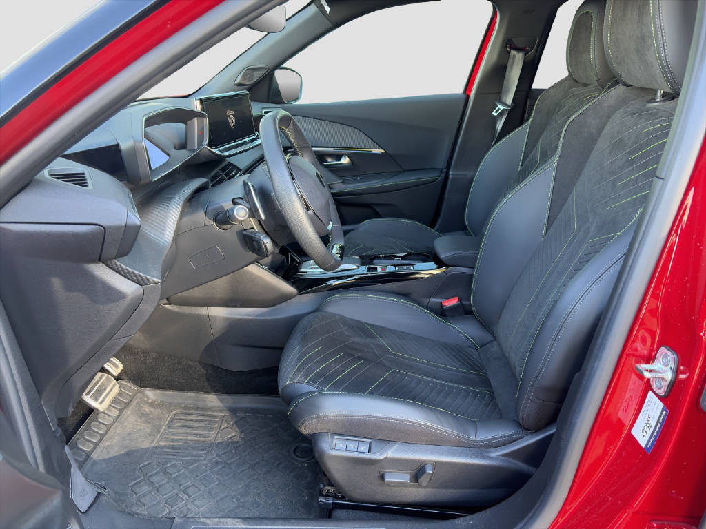 PEUGEOT 2008 1.2 PureTech 130 GT-image-5