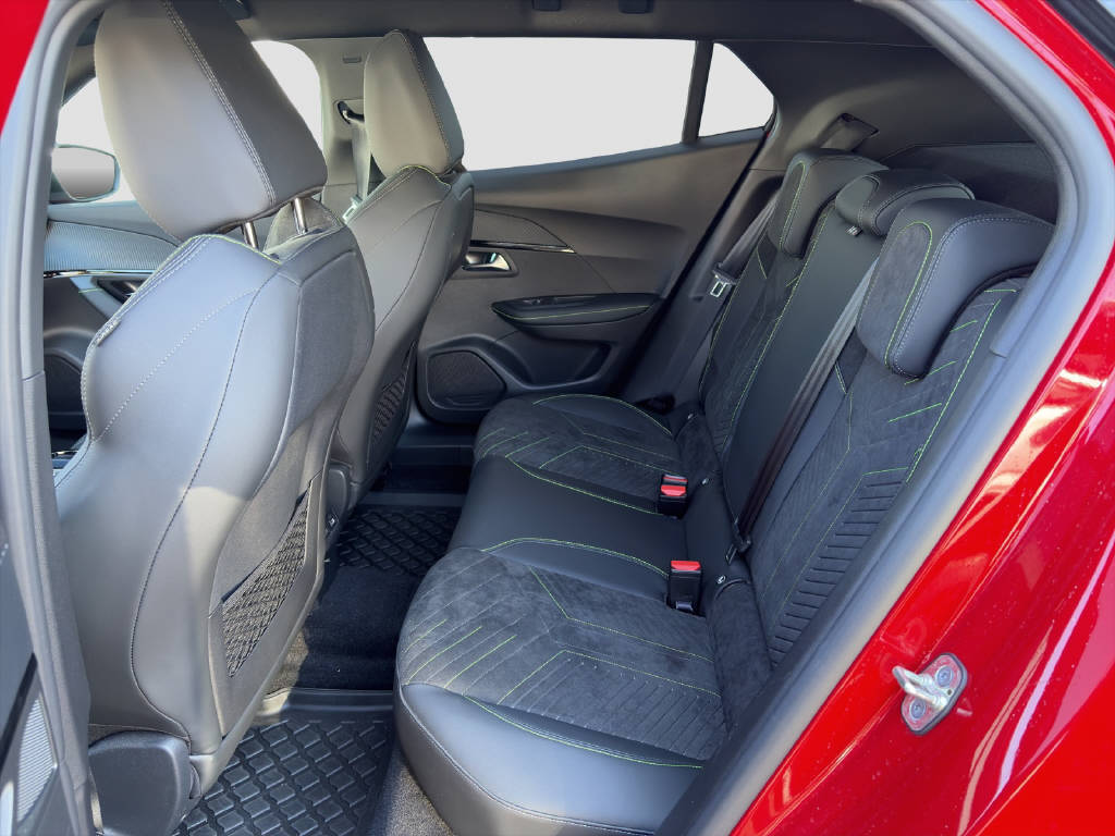 PEUGEOT 2008 1.2 PureTech 130 GT-image-12