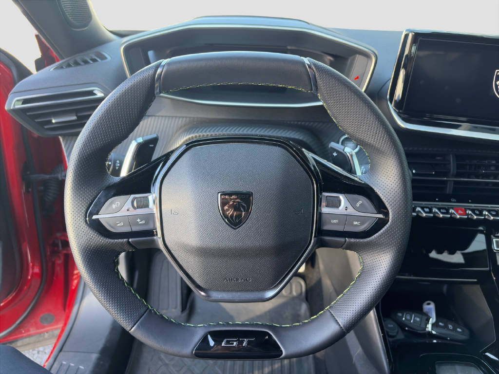 PEUGEOT 2008 1.2 PureTech 130 GT-image-7