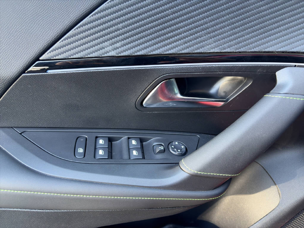 PEUGEOT 2008 1.2 PureTech 130 GT-image-11