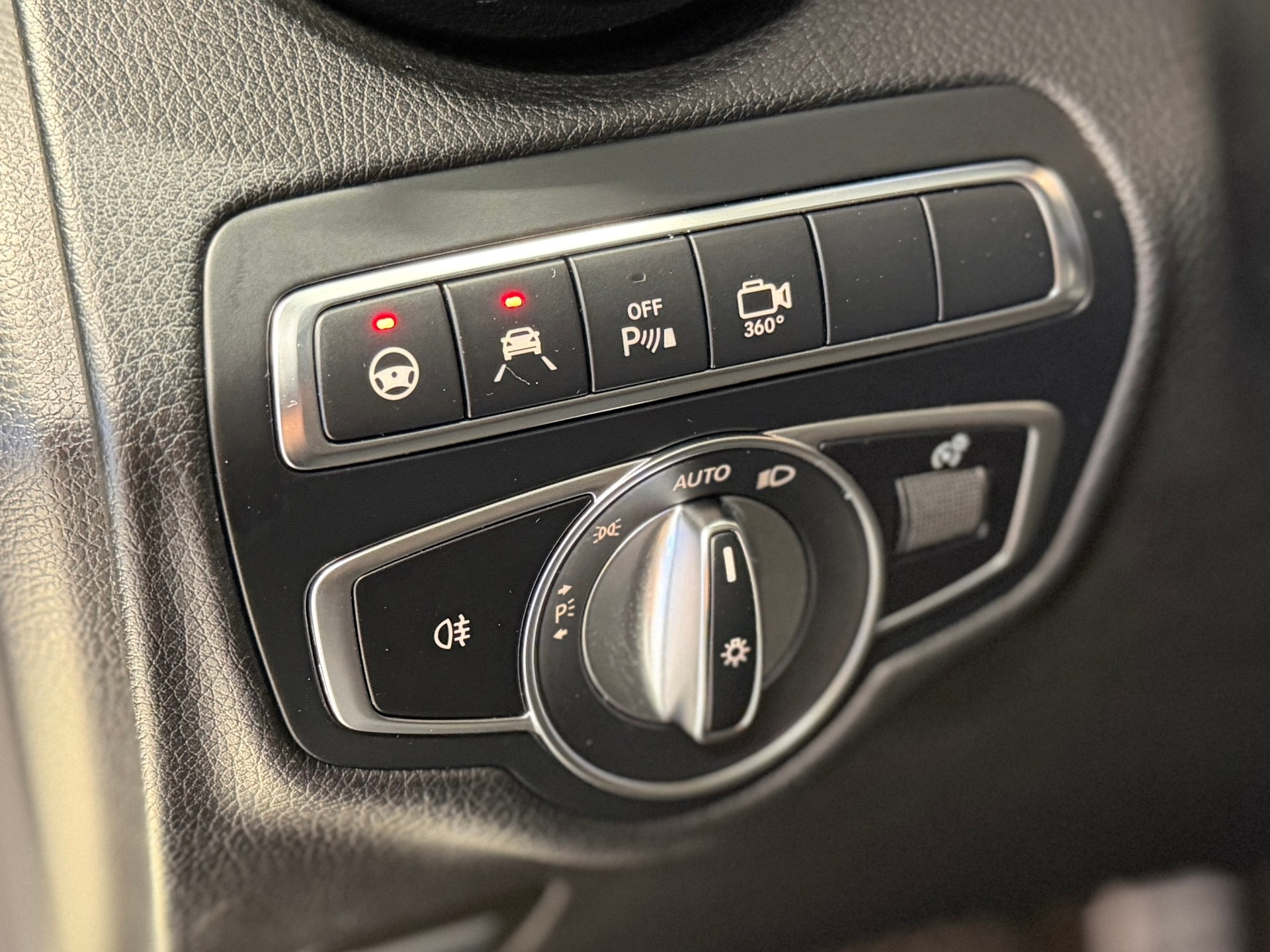 MERCEDES-BENZ GLC 250 d AMG Line 4Matic 9G-Tronic-image-13