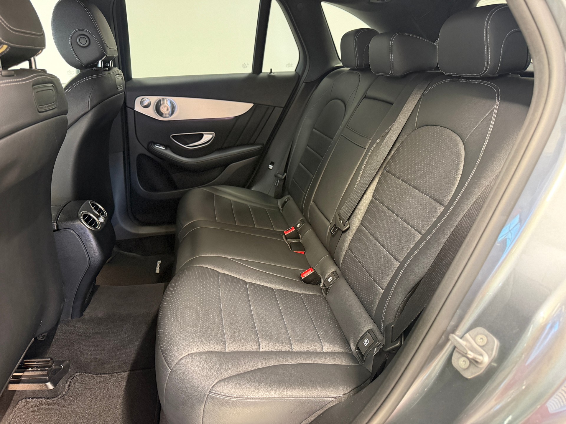 MERCEDES-BENZ GLC 250 d AMG Line 4Matic 9G-Tronic-image-17