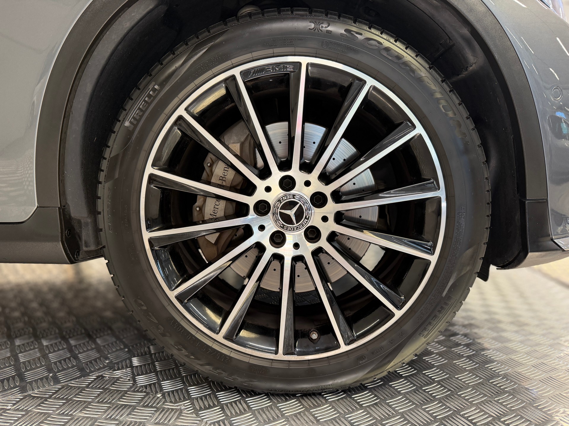 MERCEDES-BENZ GLC 250 d AMG Line 4Matic 9G-Tronic-image-23
