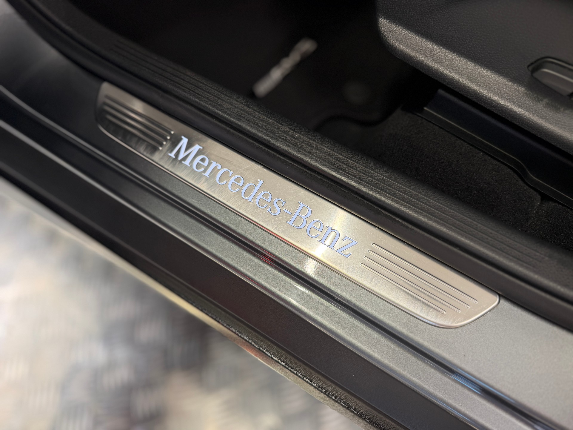 MERCEDES-BENZ GLC 250 d AMG Line 4Matic 9G-Tronic-image-11