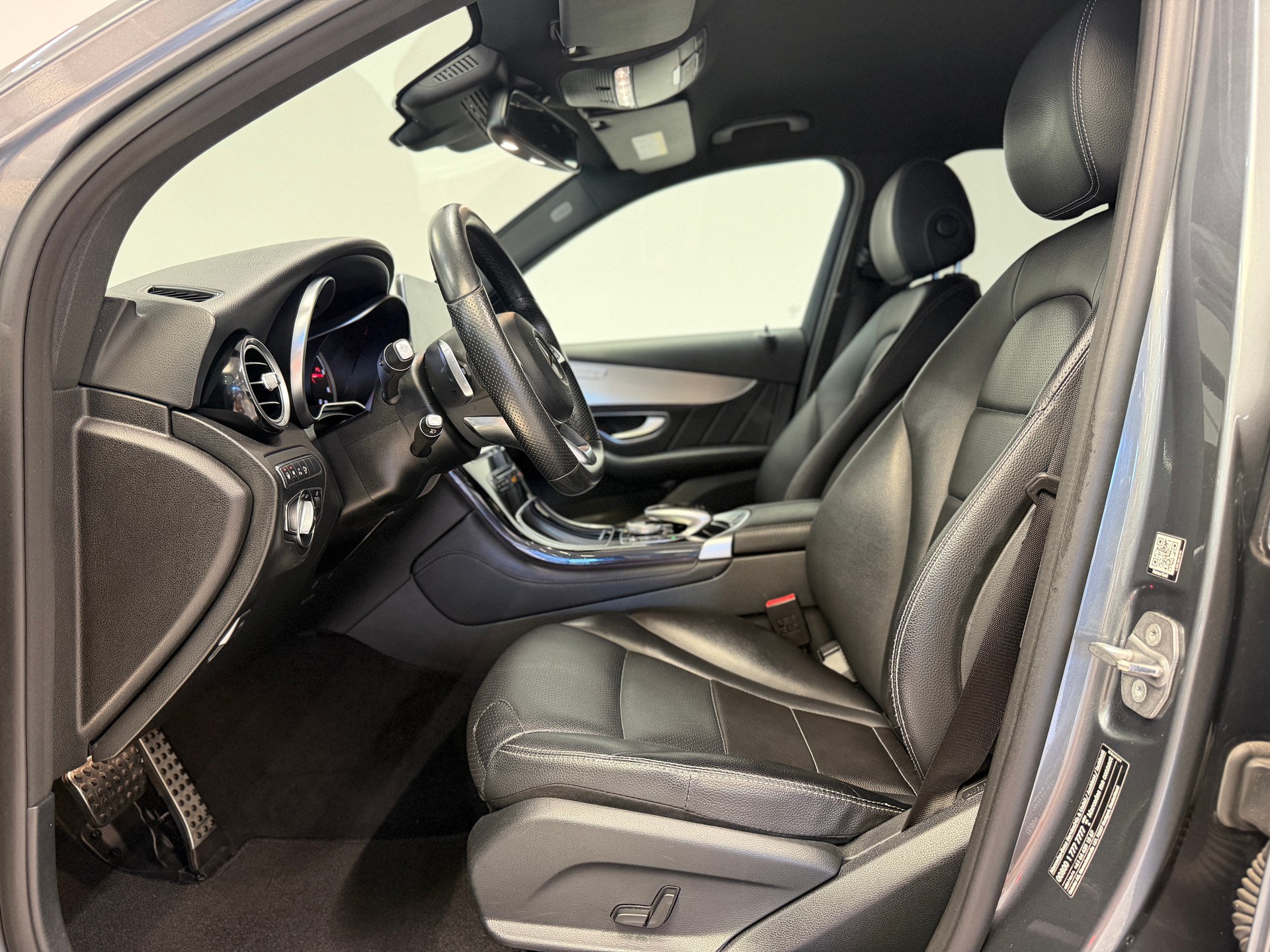 MERCEDES-BENZ GLC 250 d AMG Line 4Matic 9G-Tronic-image-12