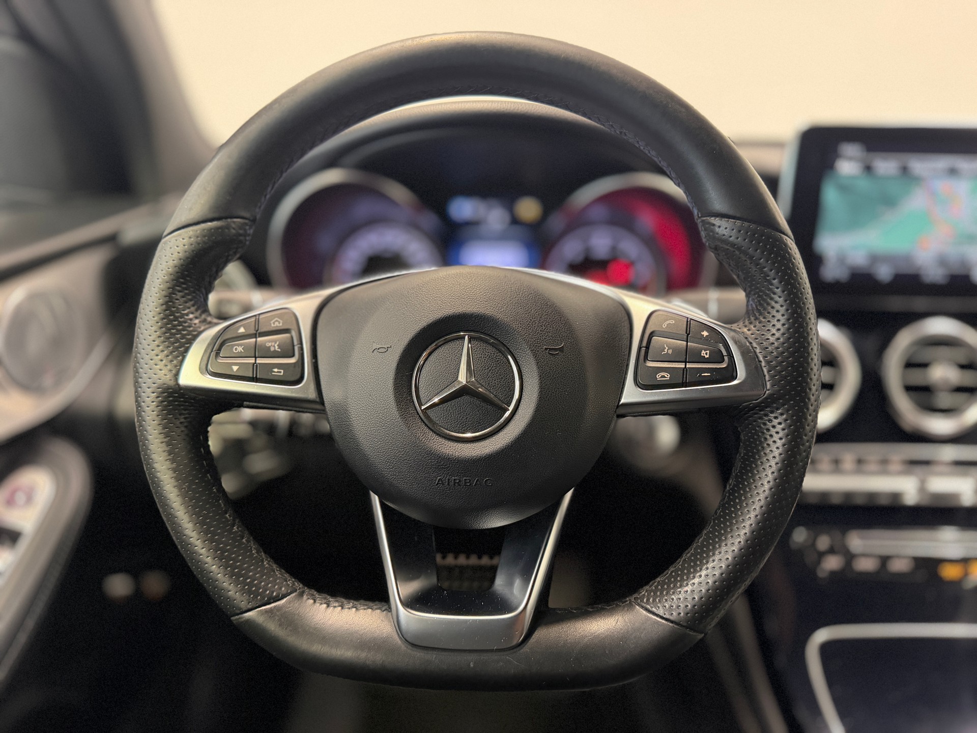 MERCEDES-BENZ GLC 250 d AMG Line 4Matic 9G-Tronic-image-14