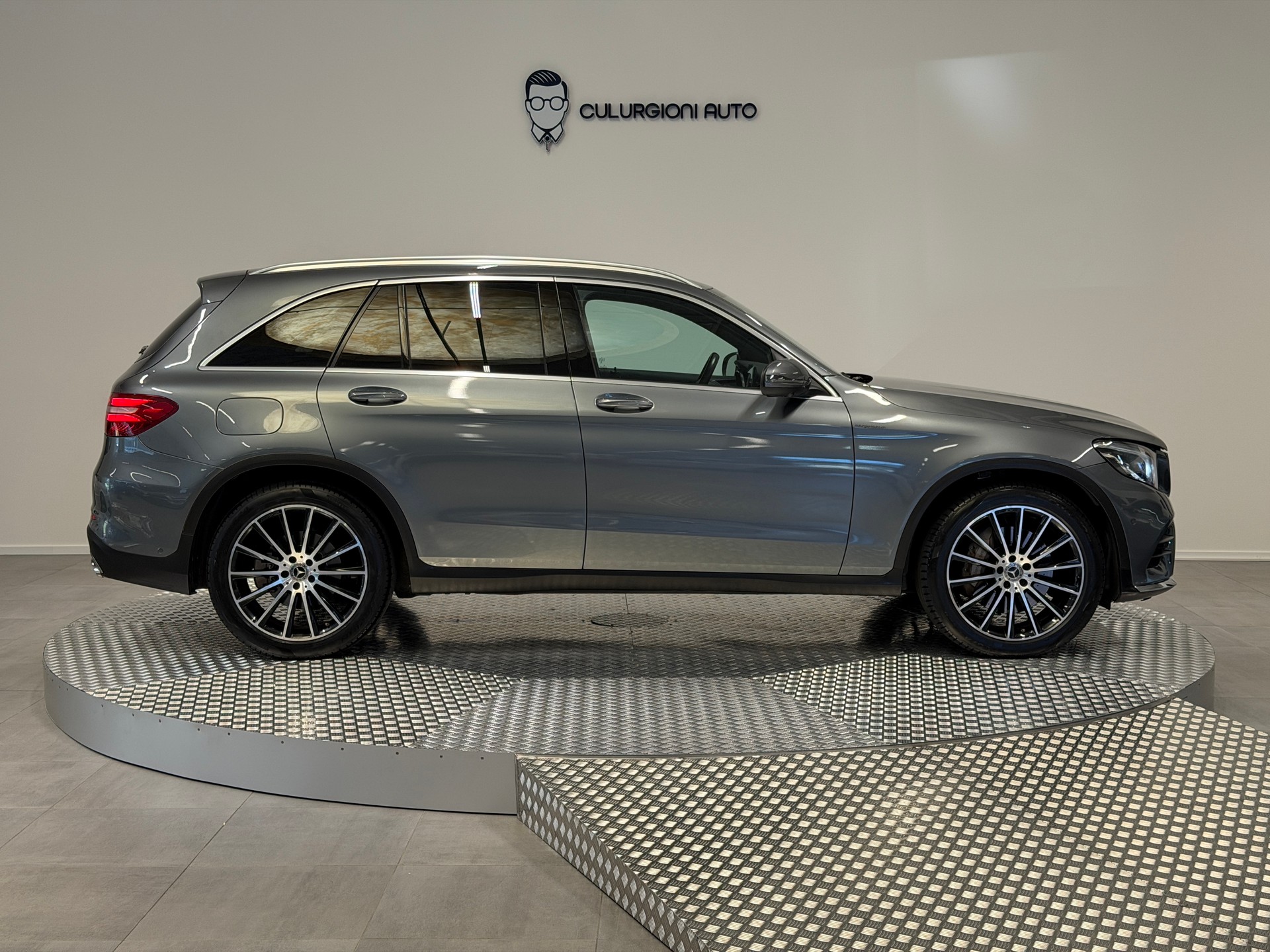MERCEDES-BENZ GLC 250 d AMG Line 4Matic 9G-Tronic-image-5