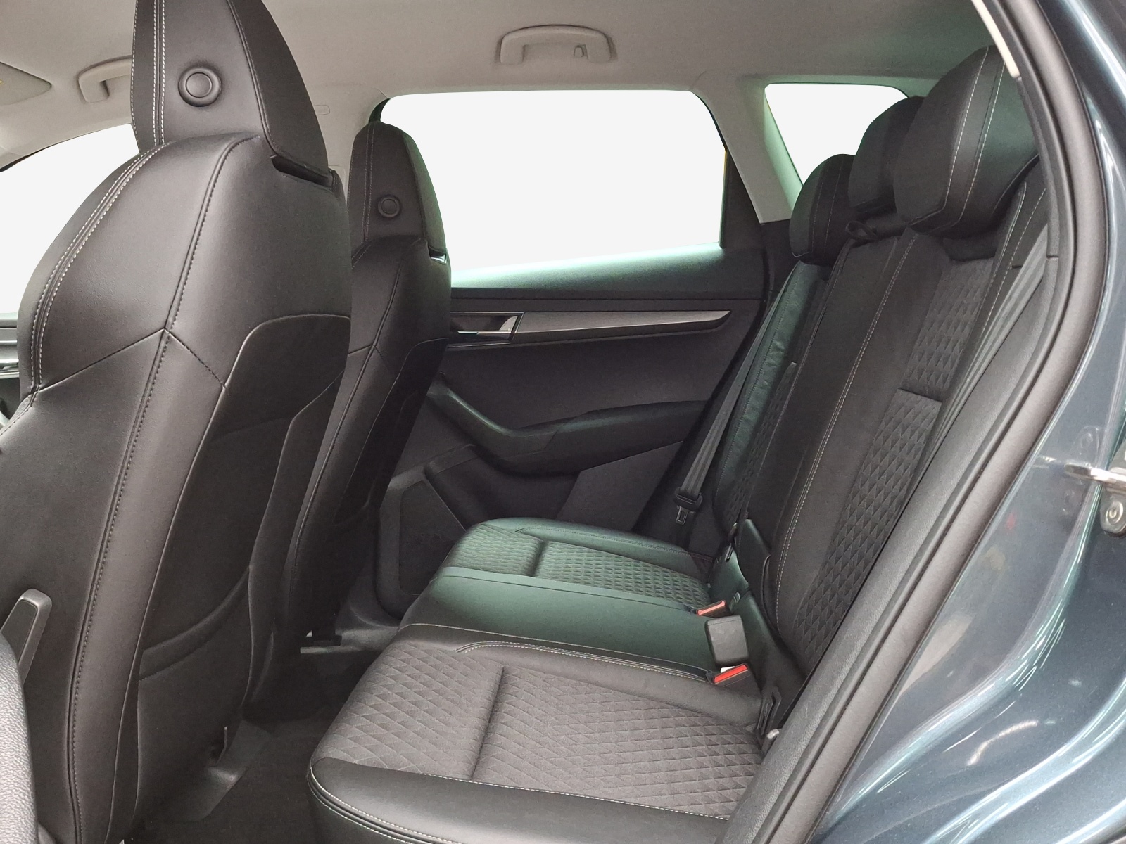 SKODA Karoq 1.5 TSI Style DSG-image-11