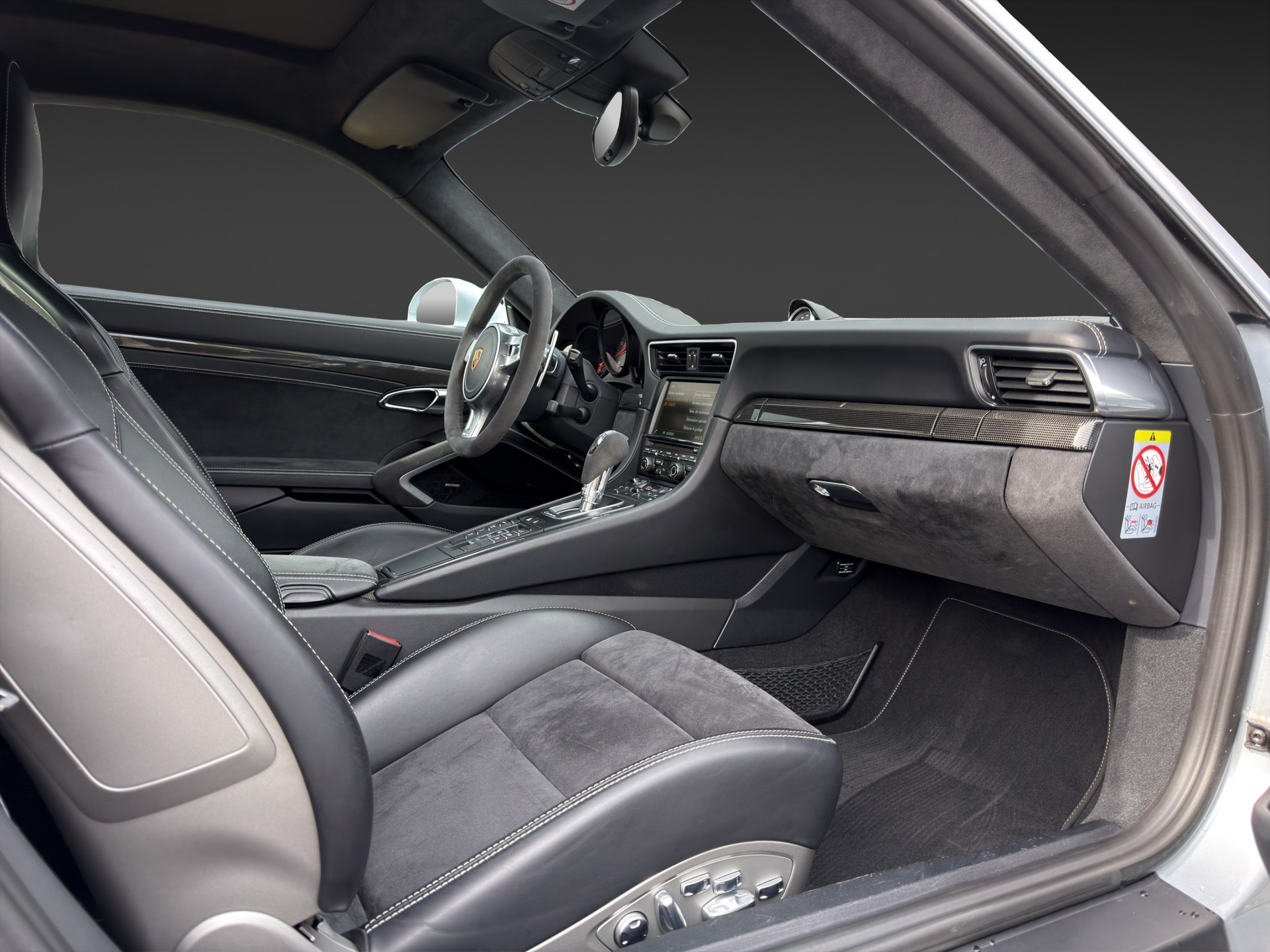 PORSCHE 911 Carrera 4 GTS PDK-image-9