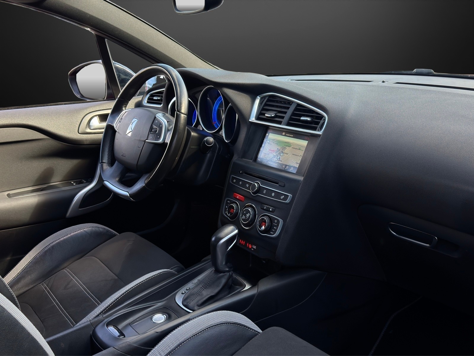 DS AUTOMOBILES DS 4 Crossback 1.6 THP Terre Rouge Automatic mit 165 PS-image-9