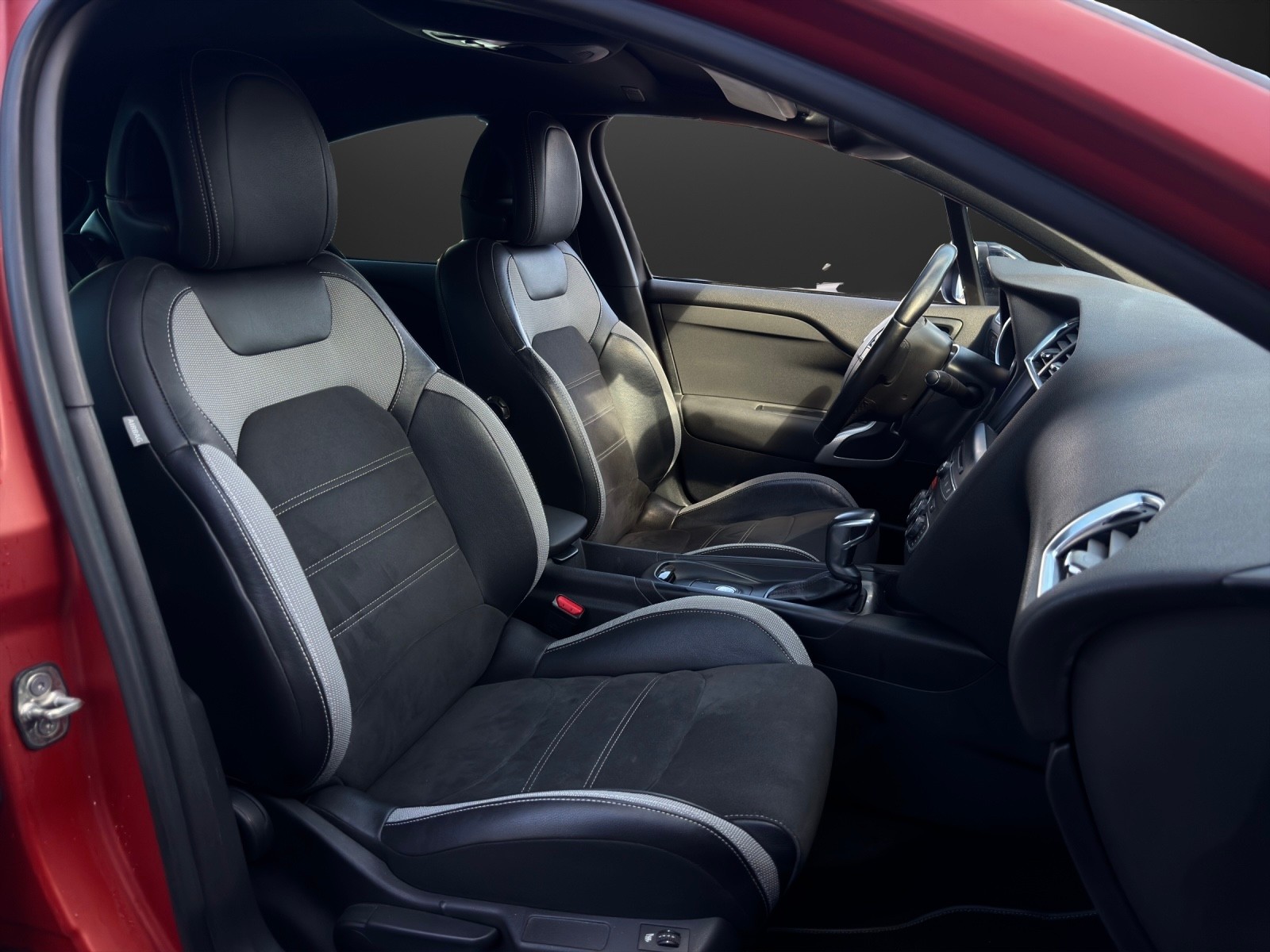 DS AUTOMOBILES DS 4 Crossback 1.6 THP Terre Rouge Automatic mit 165 PS-image-8