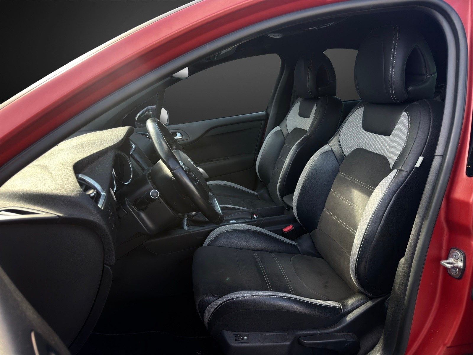 DS AUTOMOBILES DS 4 Crossback 1.6 THP Terre Rouge Automatic mit 165 PS-image-6
