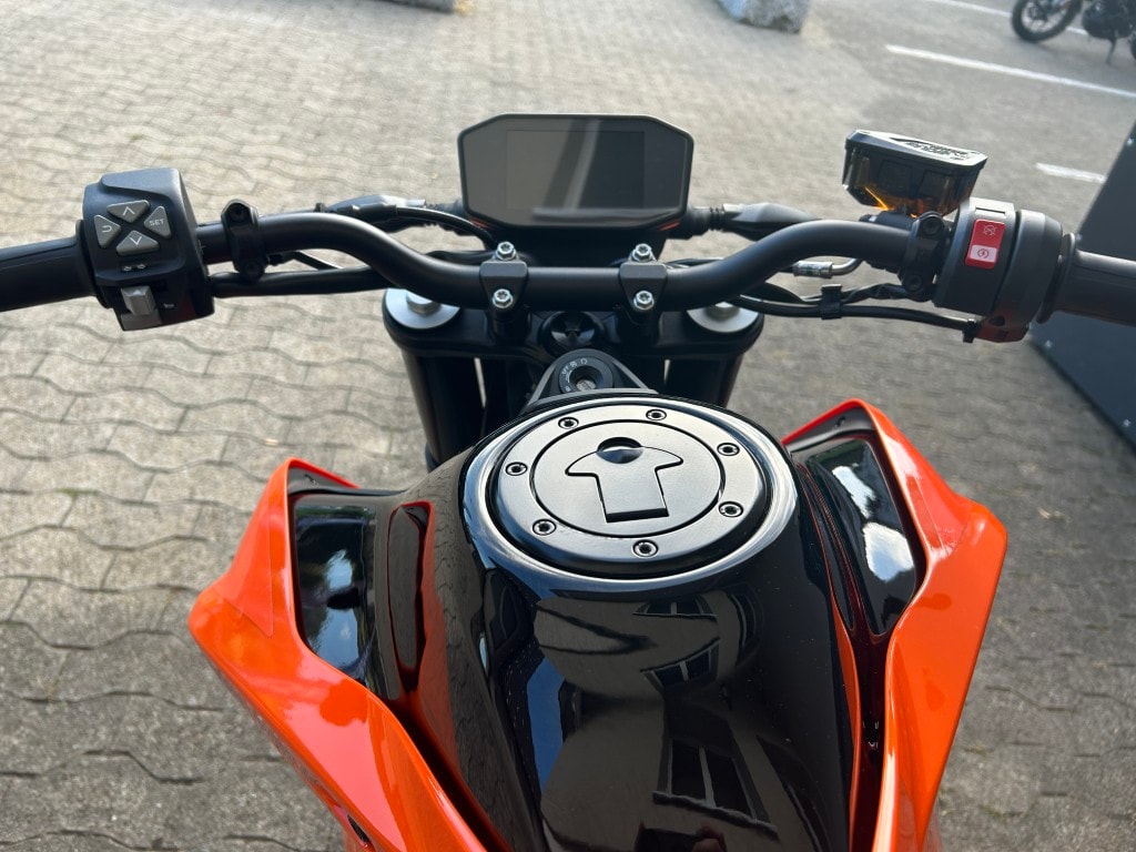 KTM 790 Duke L-image-10
