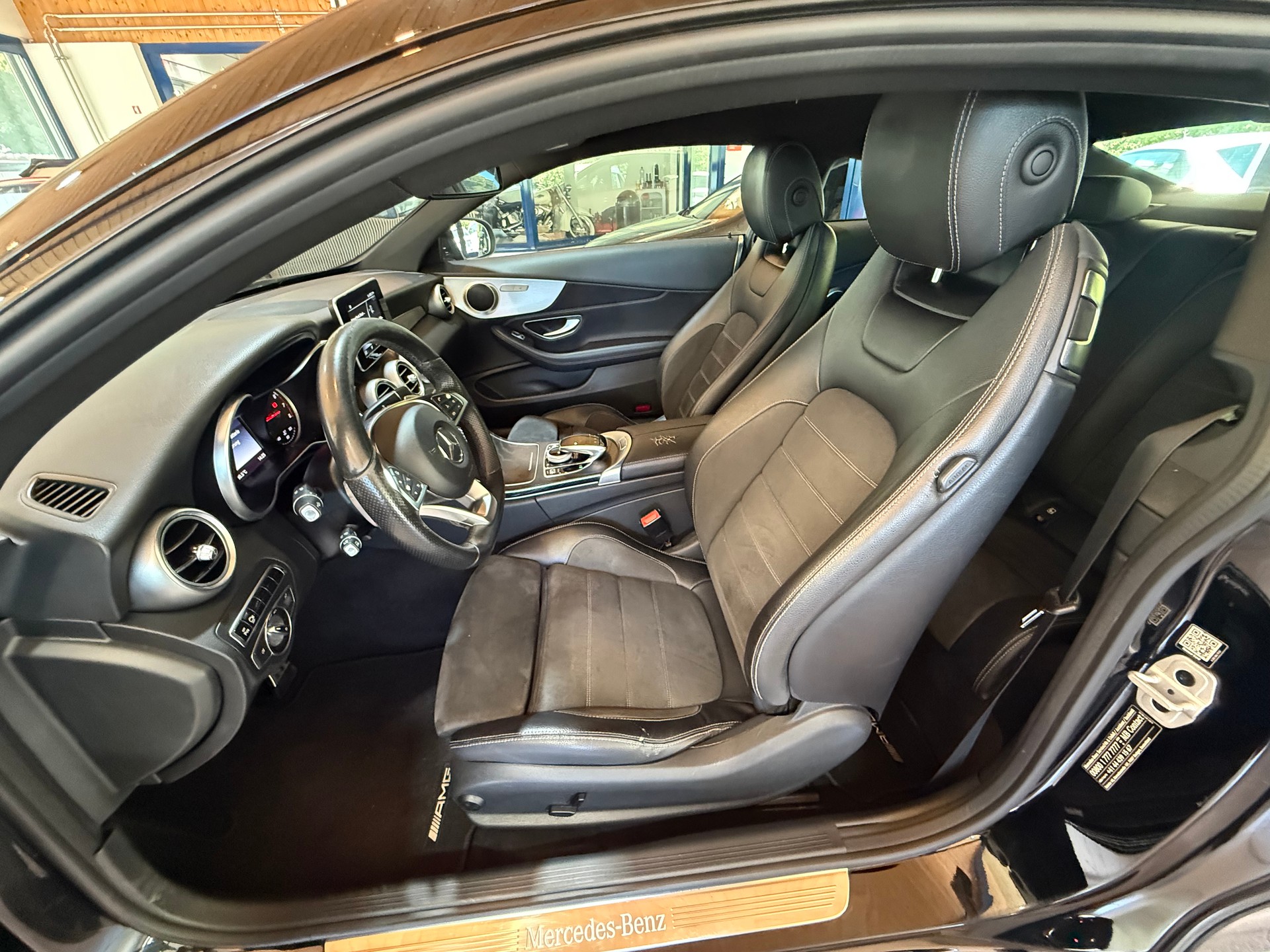 MERCEDES-BENZ C 250 AMG Line Coupé 7G-tronic-image-4