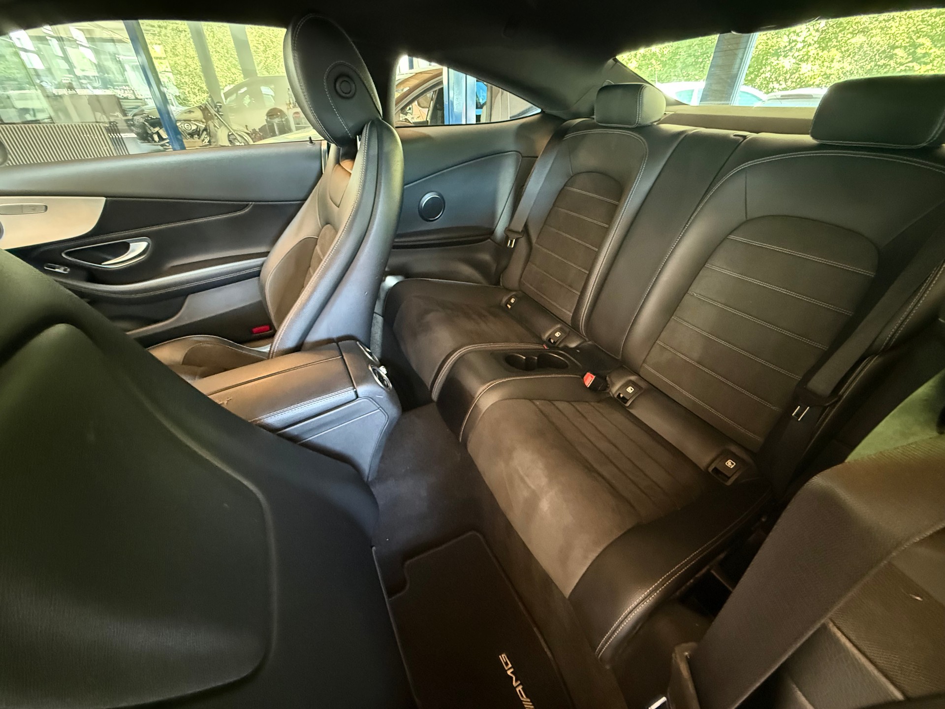 MERCEDES-BENZ C 250 AMG Line Coupé 7G-tronic-image-5