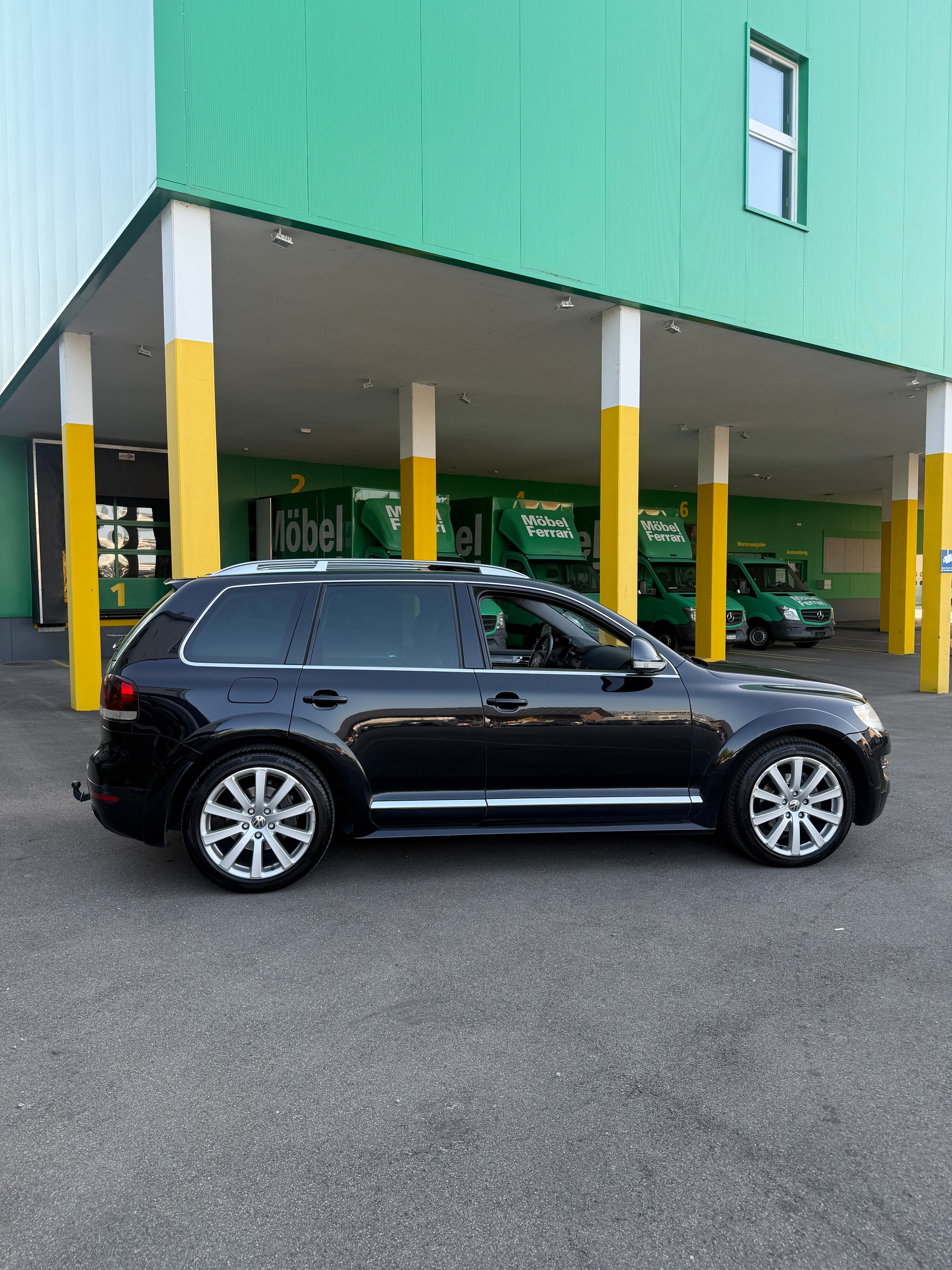 VW Touareg 3.0 TDI R-Line-image-8
