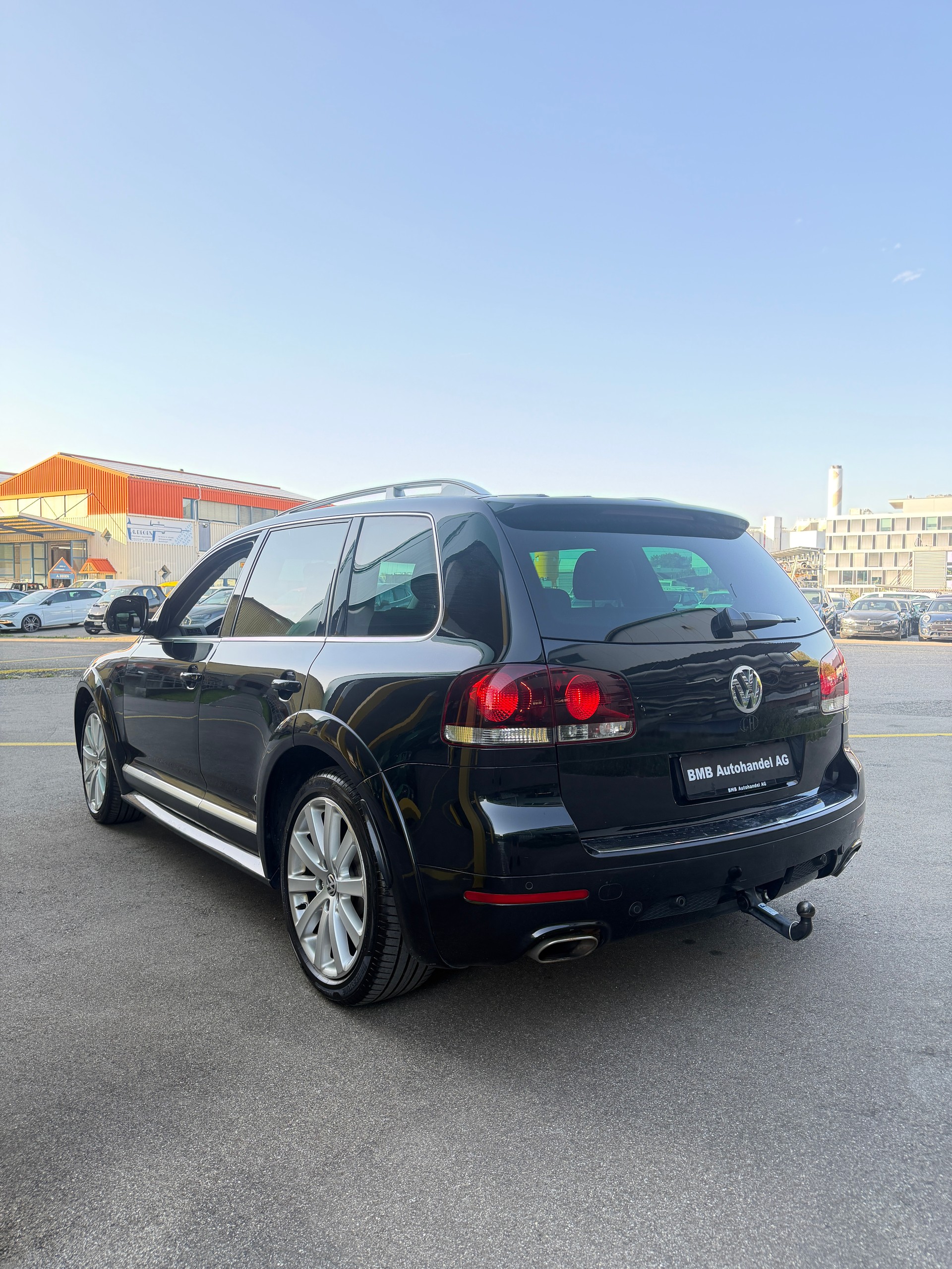 VW Touareg 3.0 TDI R-Line-image-5