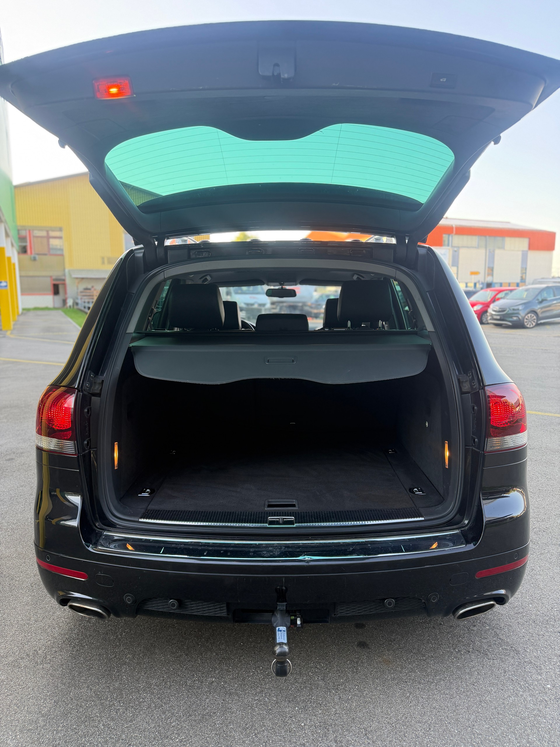 VW Touareg 3.0 TDI R-Line-image-14