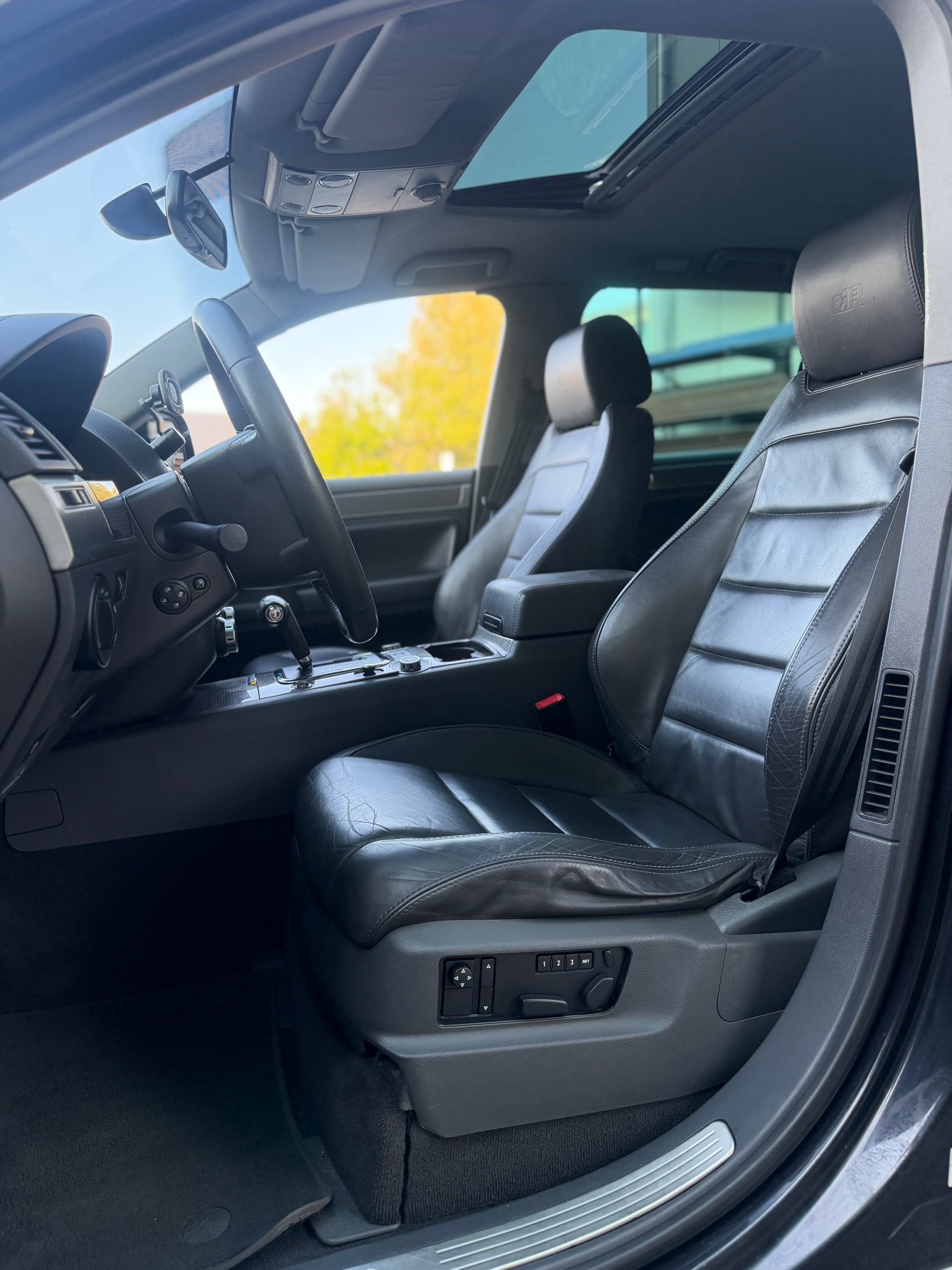 VW Touareg 3.0 TDI R-Line-image-9