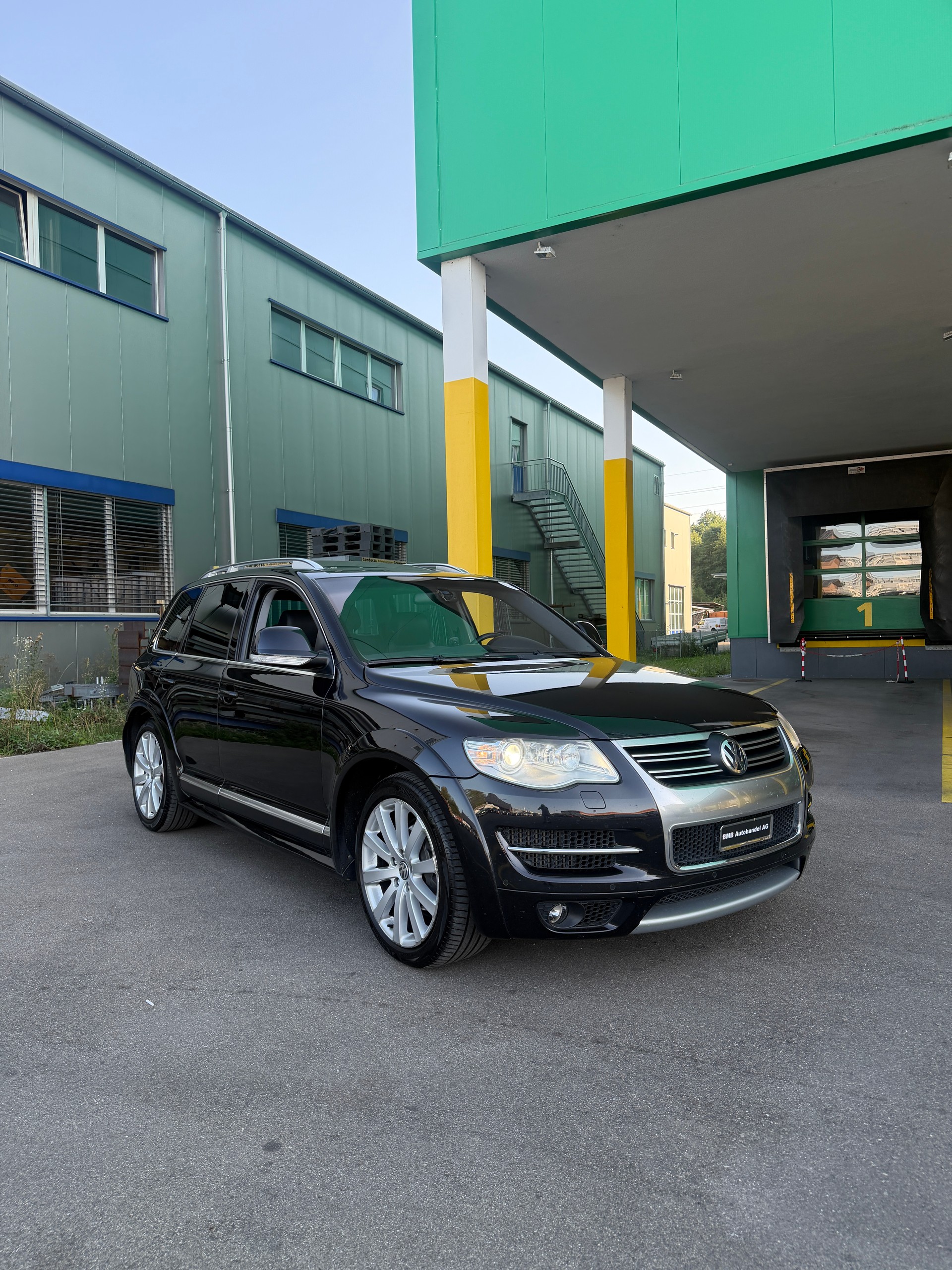 VW Touareg 3.0 TDI R-Line-image-0