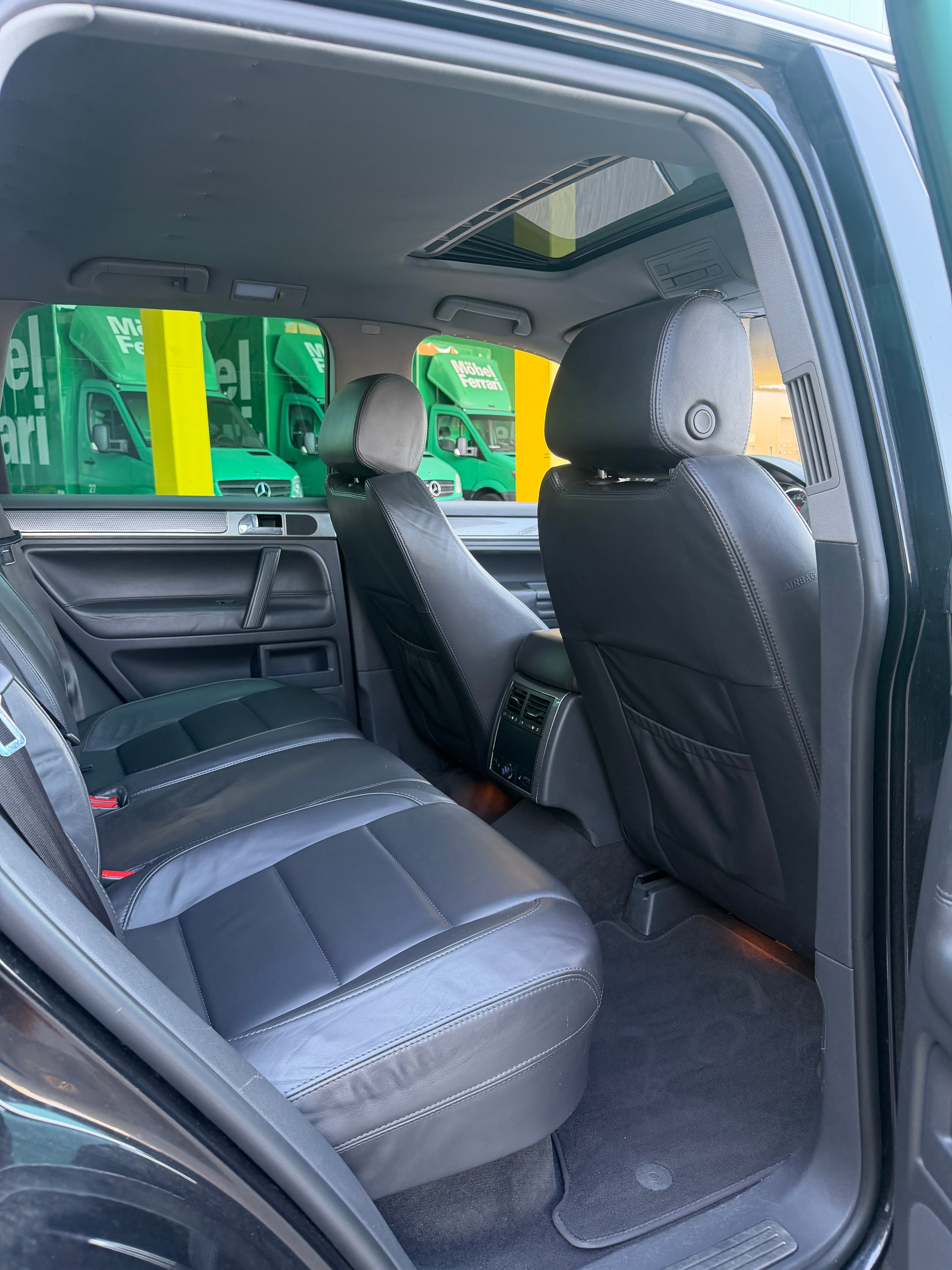 VW Touareg 3.0 TDI R-Line-image-13