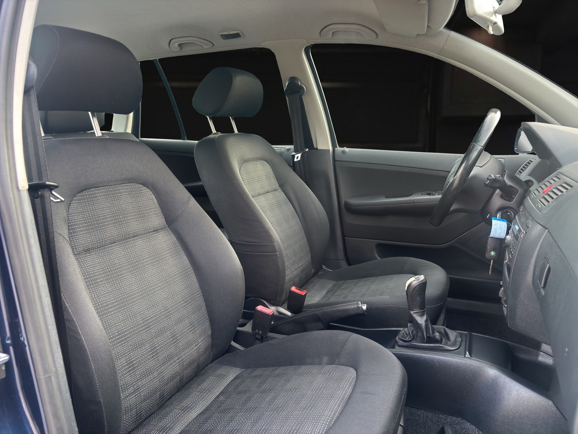 SKODA Fabia 1.4 16V Elegance-image-9