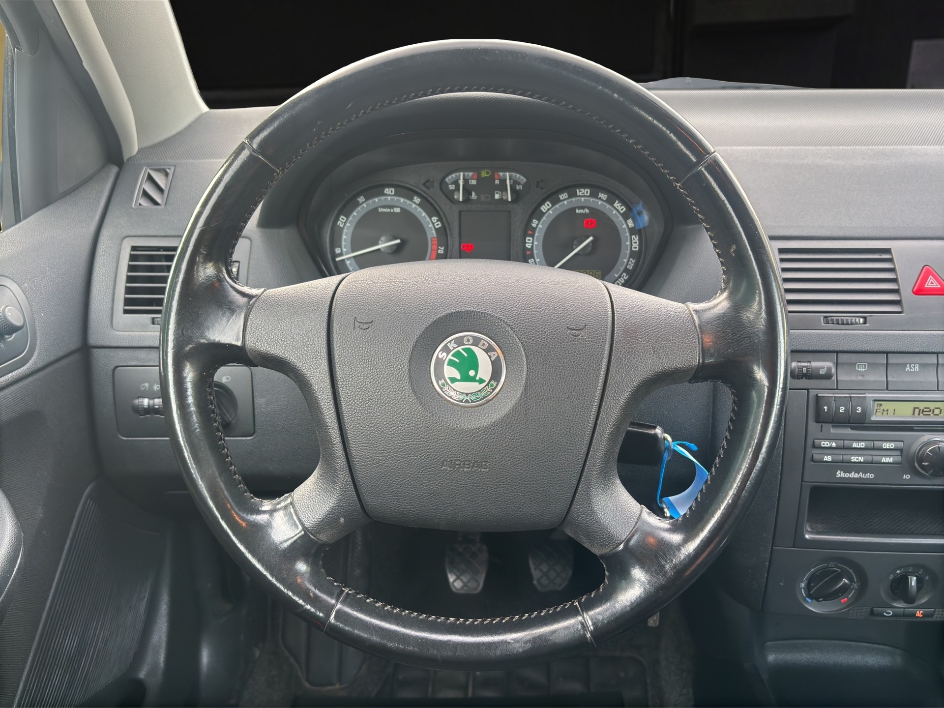 SKODA Fabia 1.4 16V Elegance-image-11