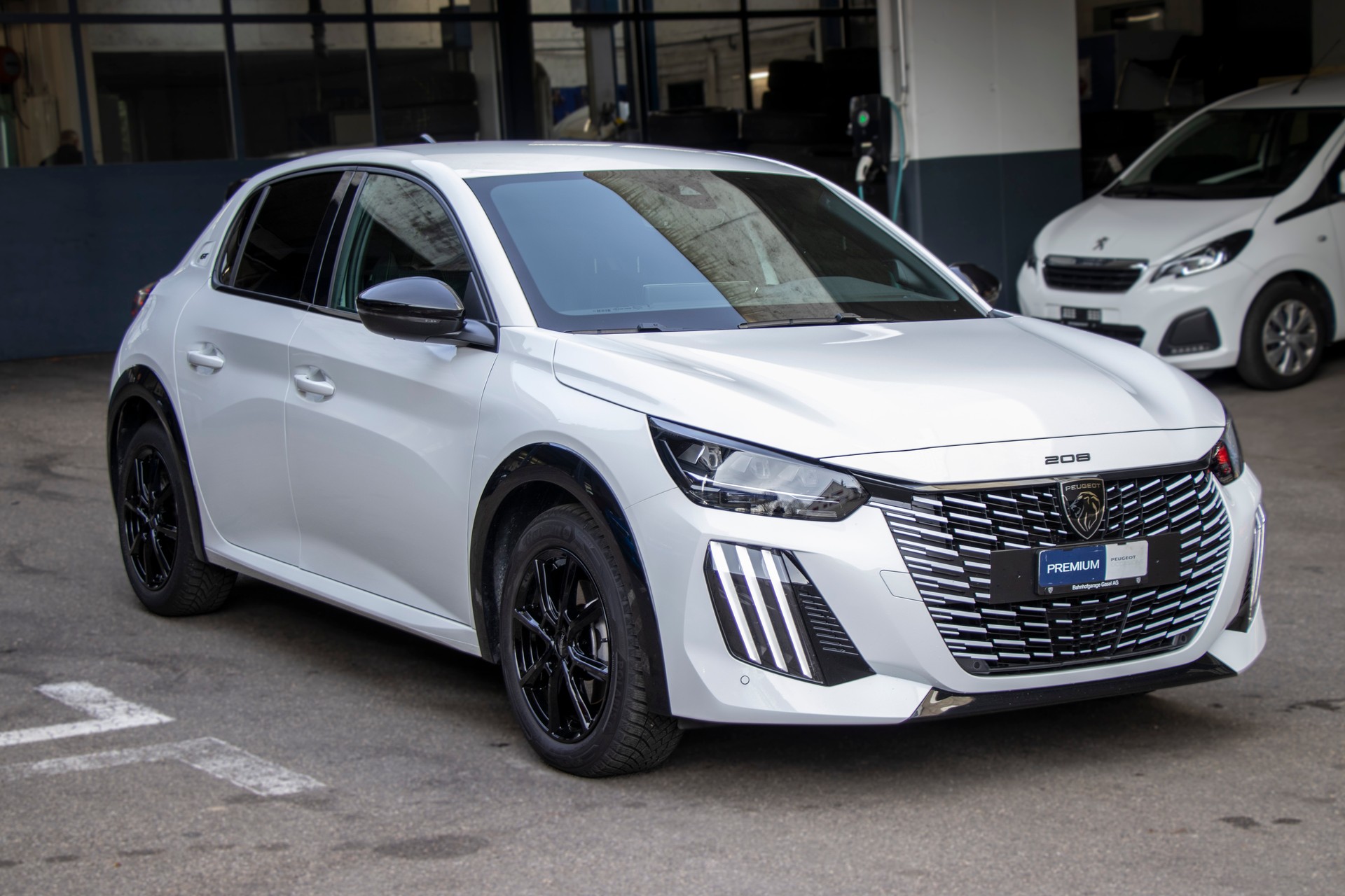 PEUGEOT 208 1.2 MHEV 110 GT-image-2