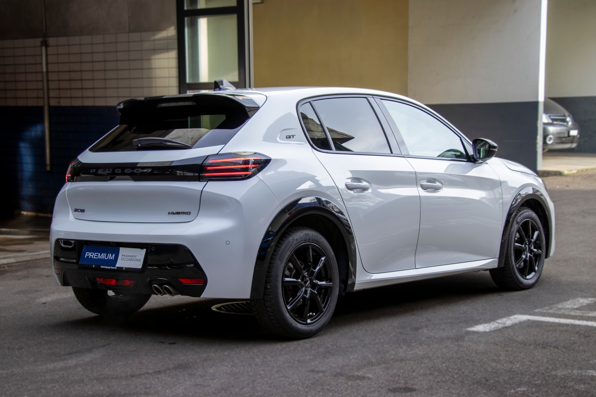 PEUGEOT 208 1.2 MHEV 110 GT-image-3