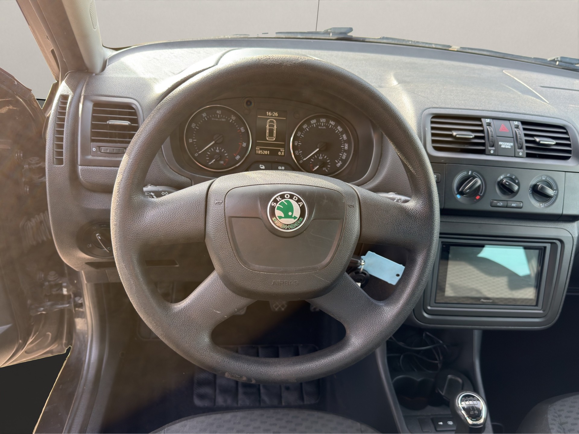 SKODA Fabia 1.2 TSI Ambiente-image-10