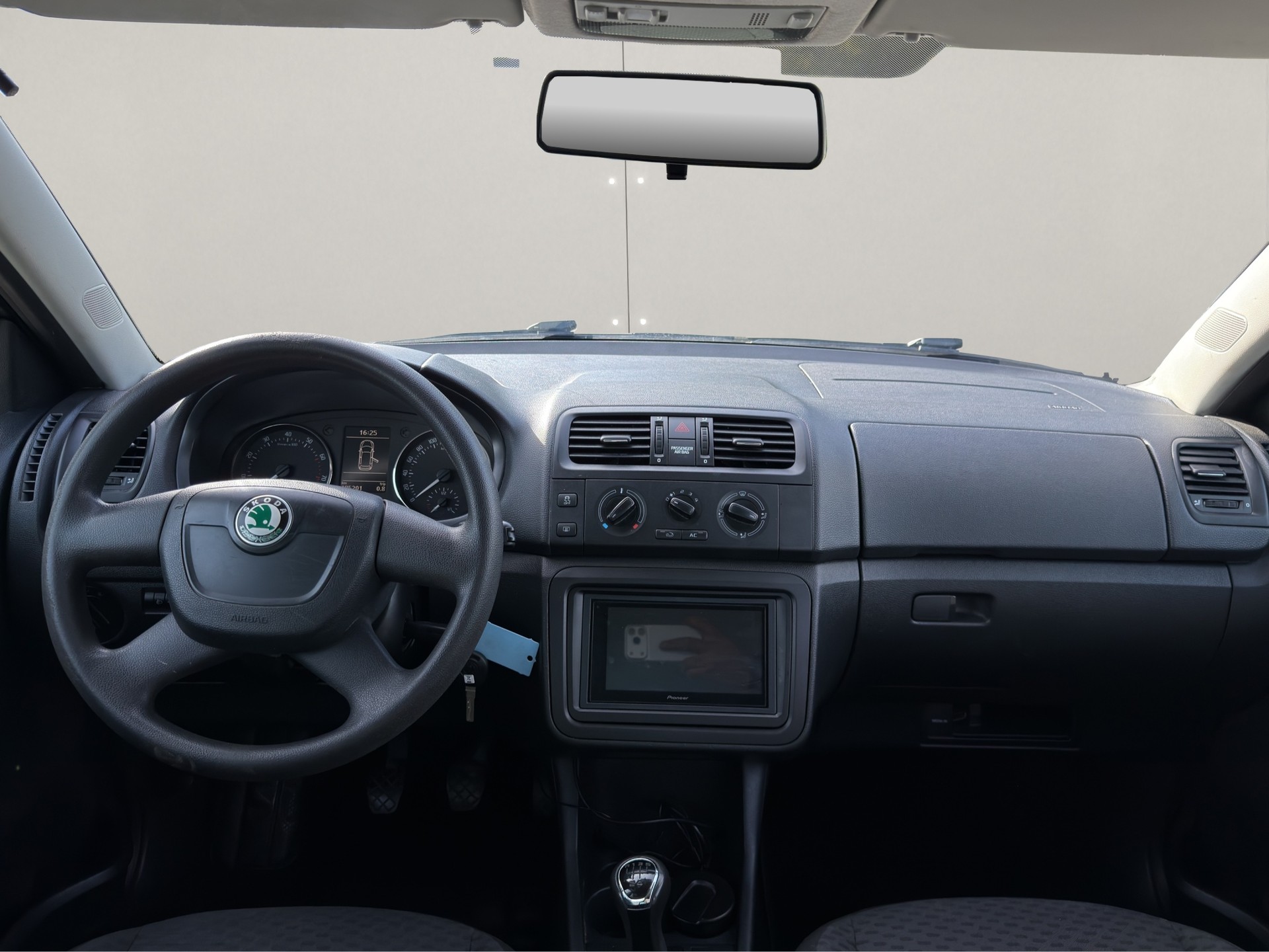 SKODA Fabia 1.2 TSI Ambiente-image-11