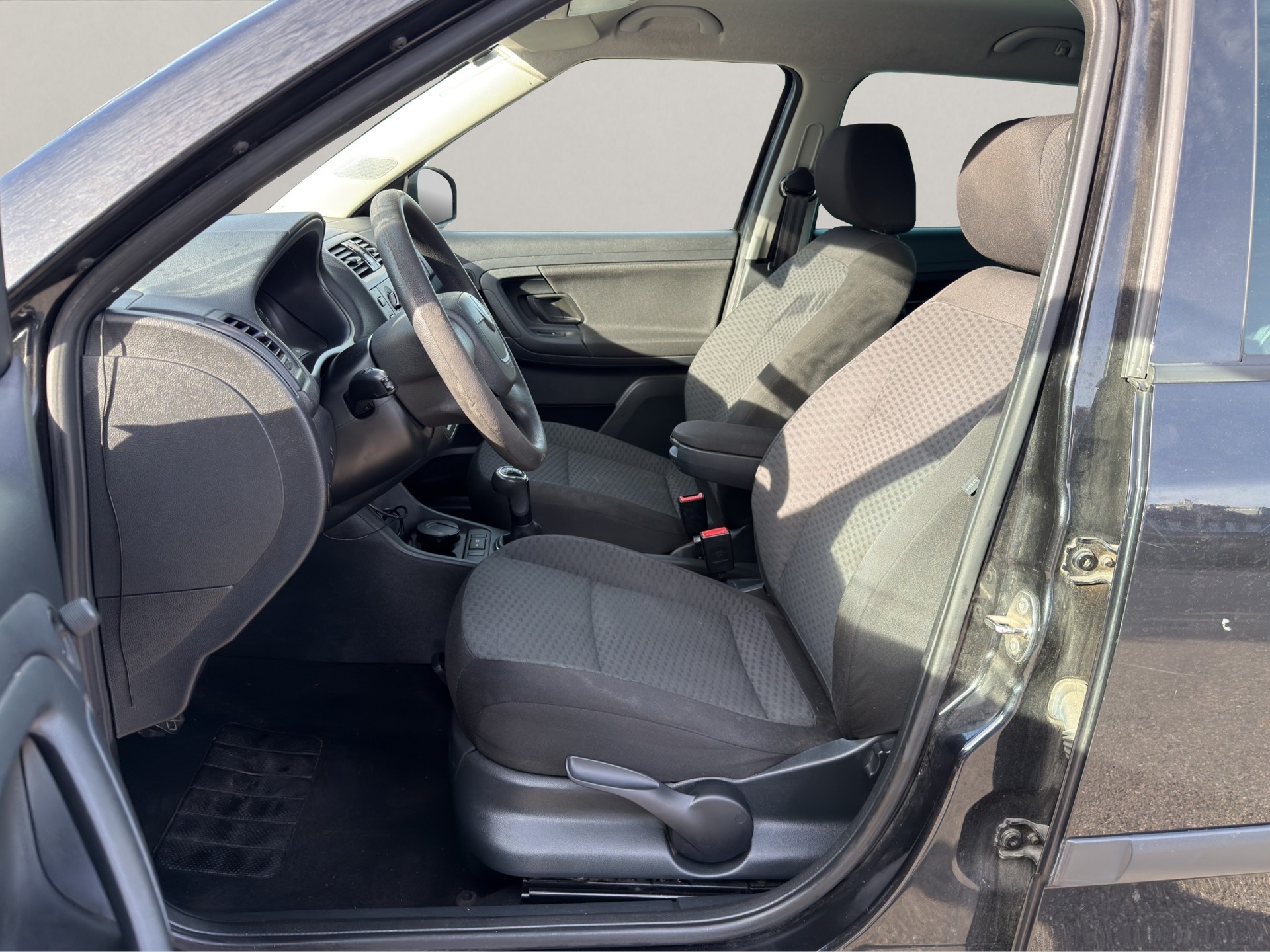 SKODA Fabia 1.2 TSI Ambiente-image-9