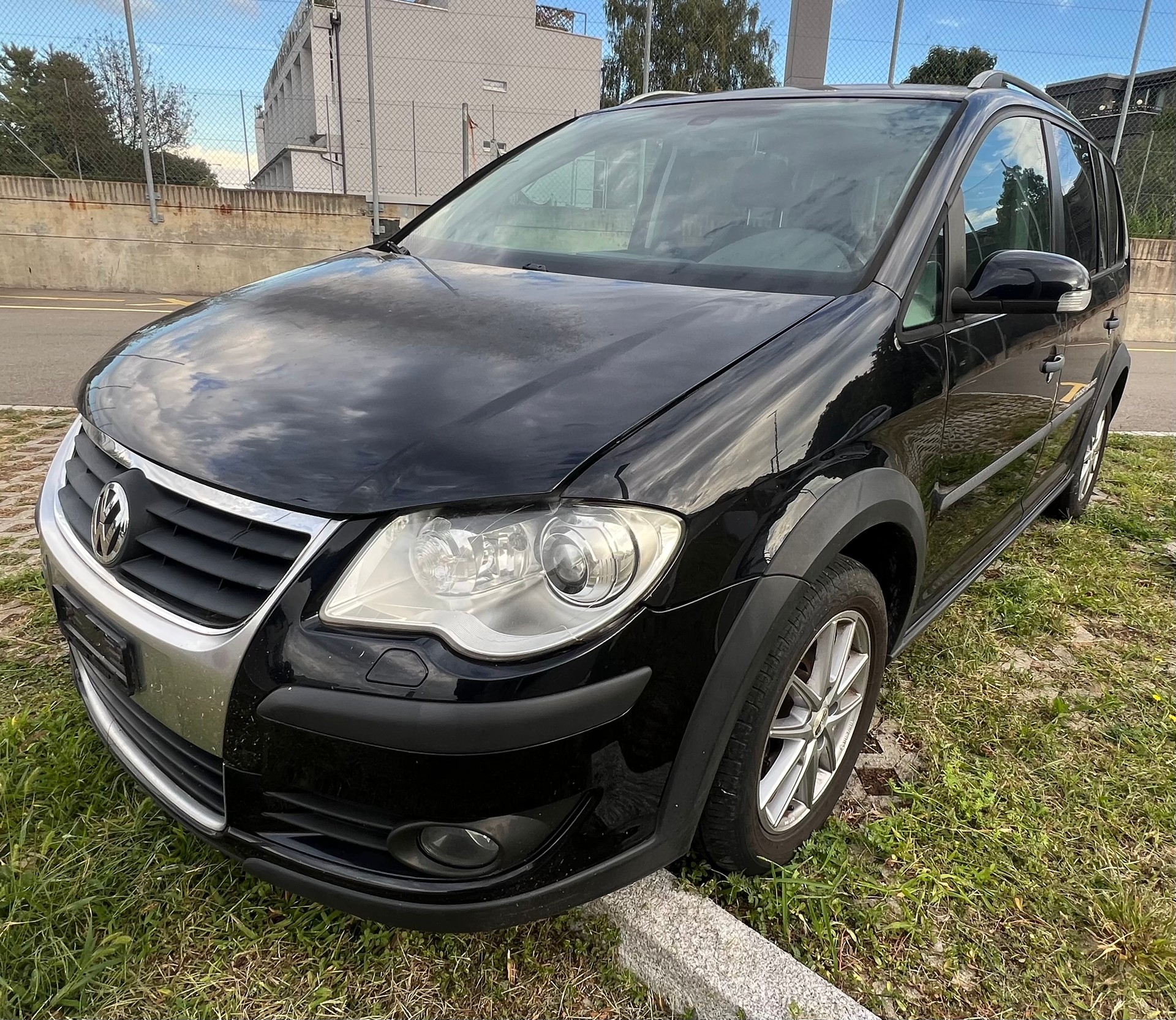VW CrossTouran 2.0 TDI DSG-image-2