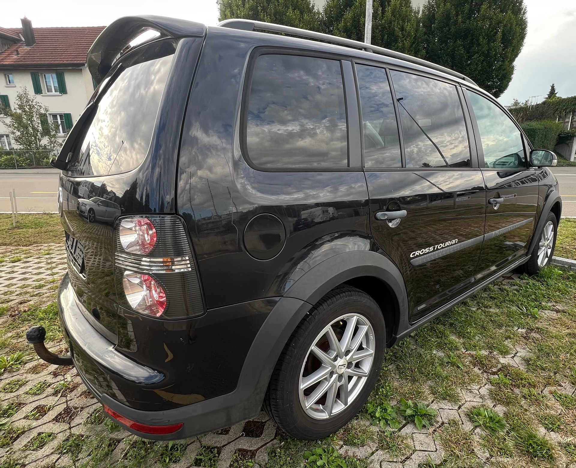 VW CrossTouran 2.0 TDI DSG-image-3