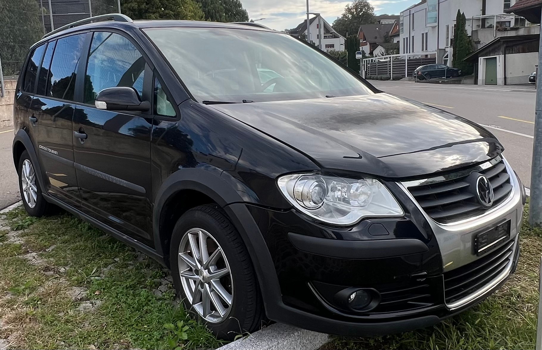 VW CrossTouran 2.0 TDI DSG-image-1