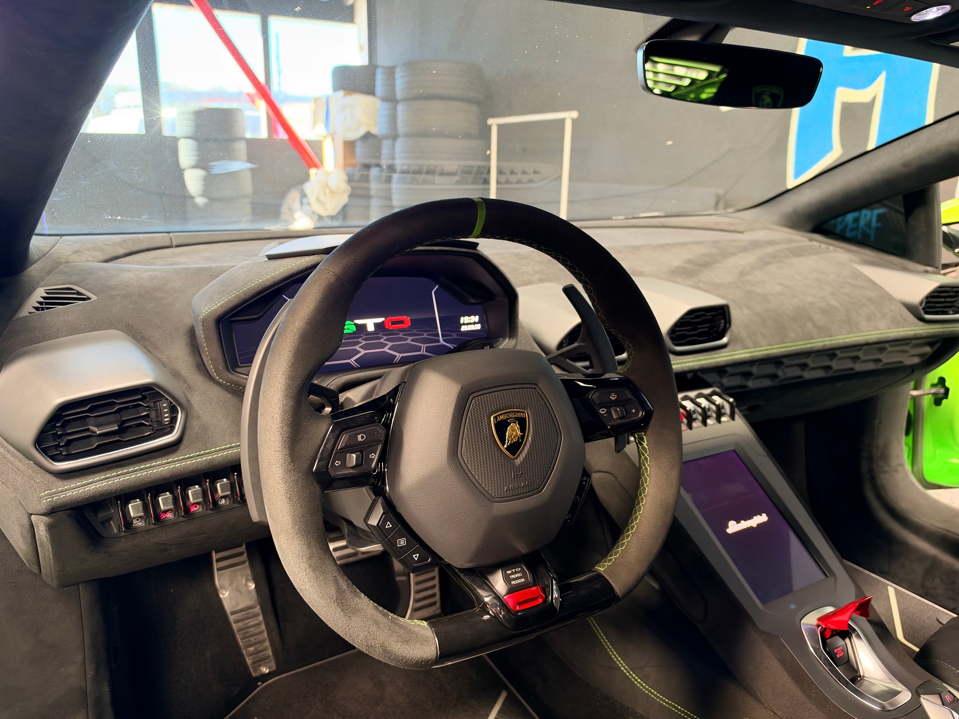 LAMBORGHINI Huracan STO Coupé DCT RWD-image-14