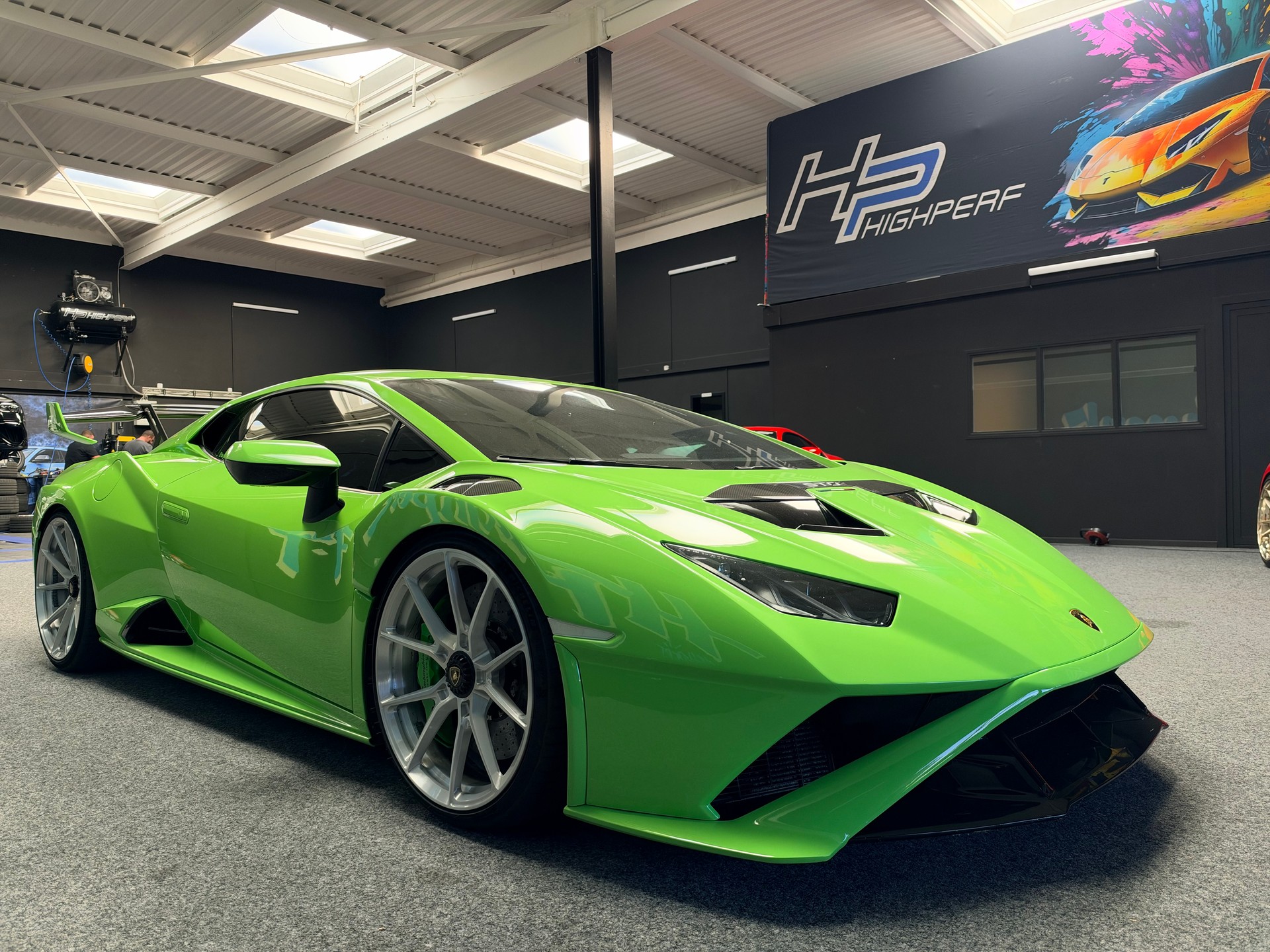 LAMBORGHINI Huracan STO Coupé DCT RWD-image-1