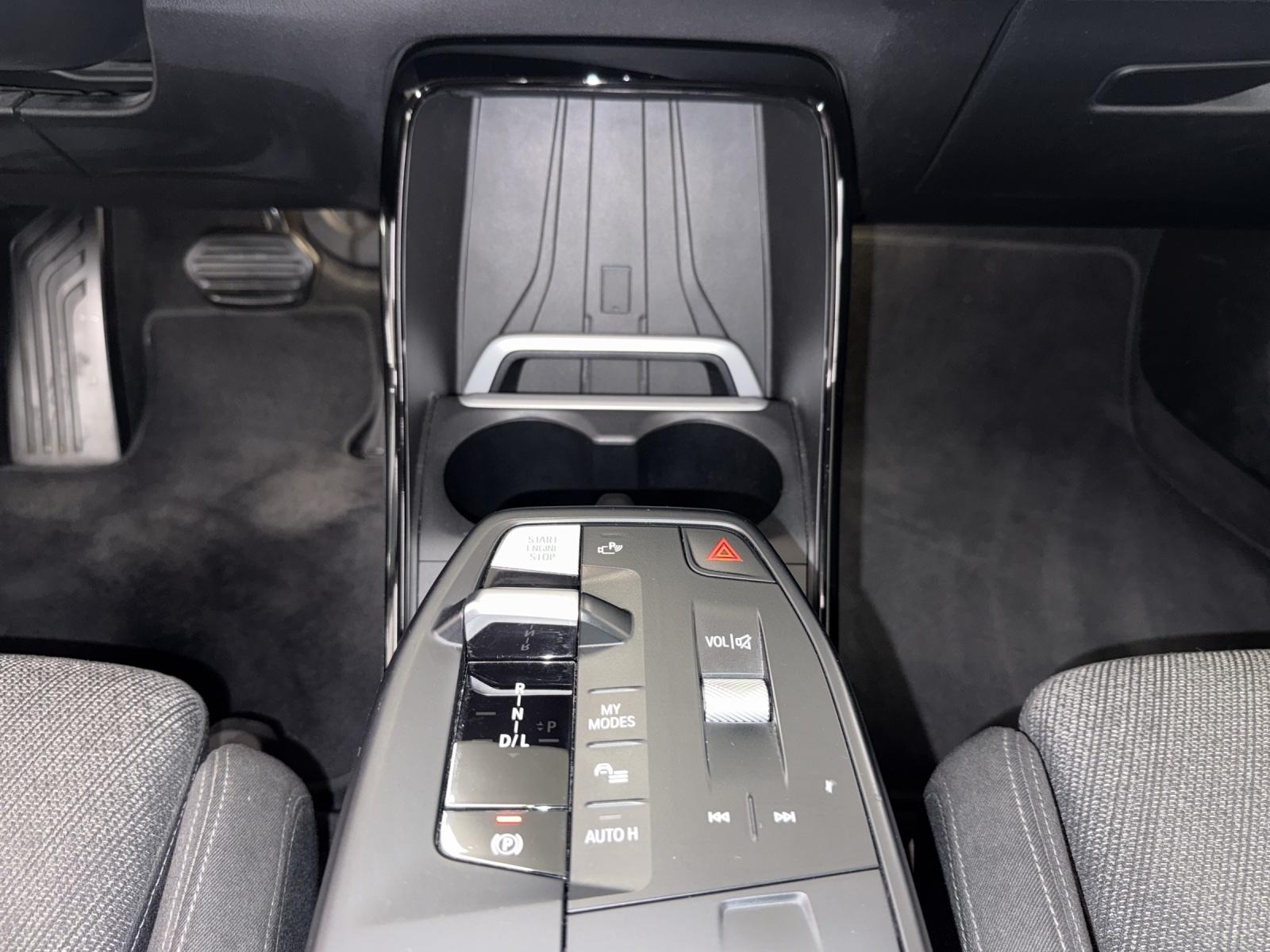 BMW 218d Active Tourer-image-16
