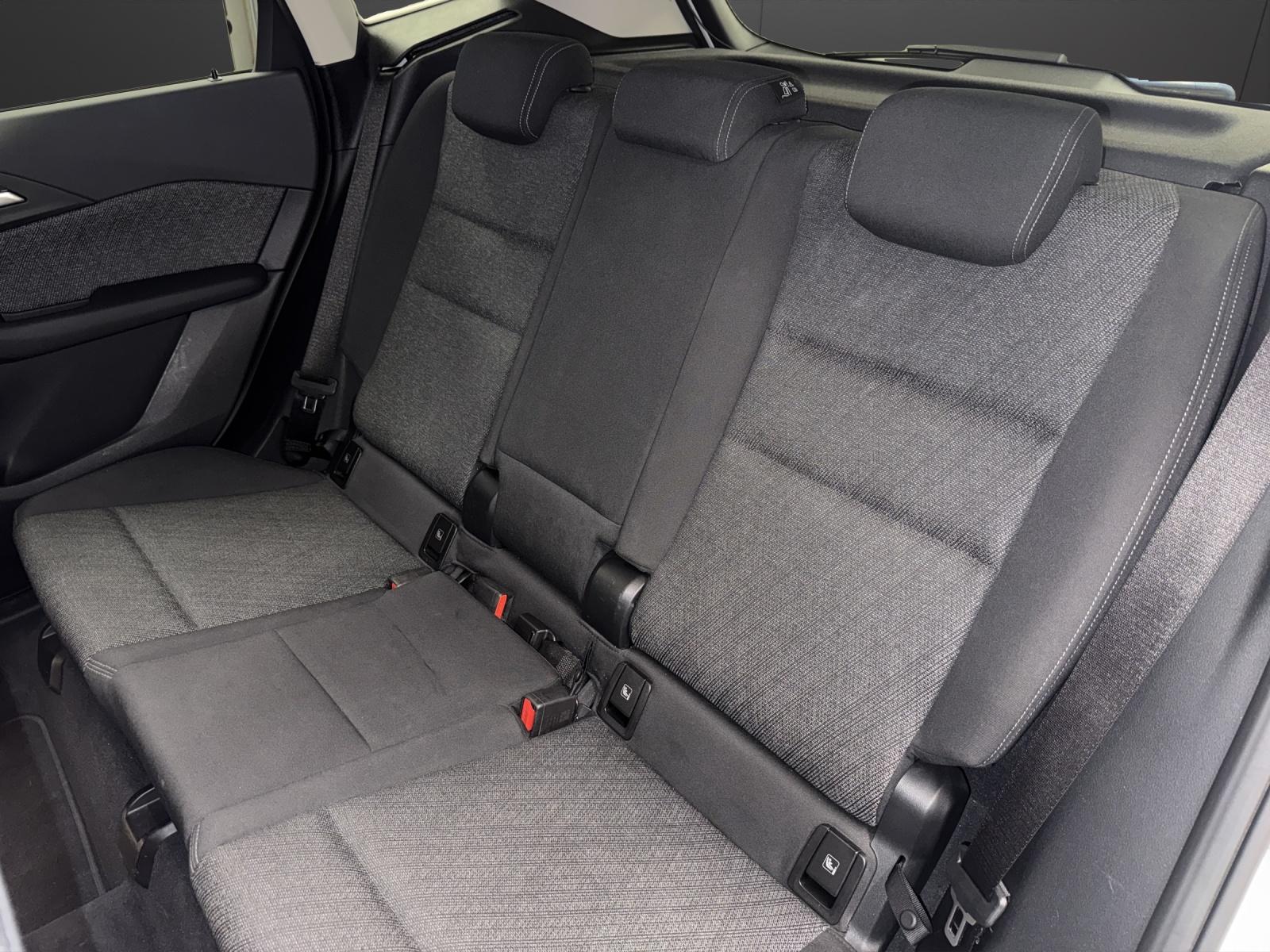 BMW 218d Active Tourer-image-15
