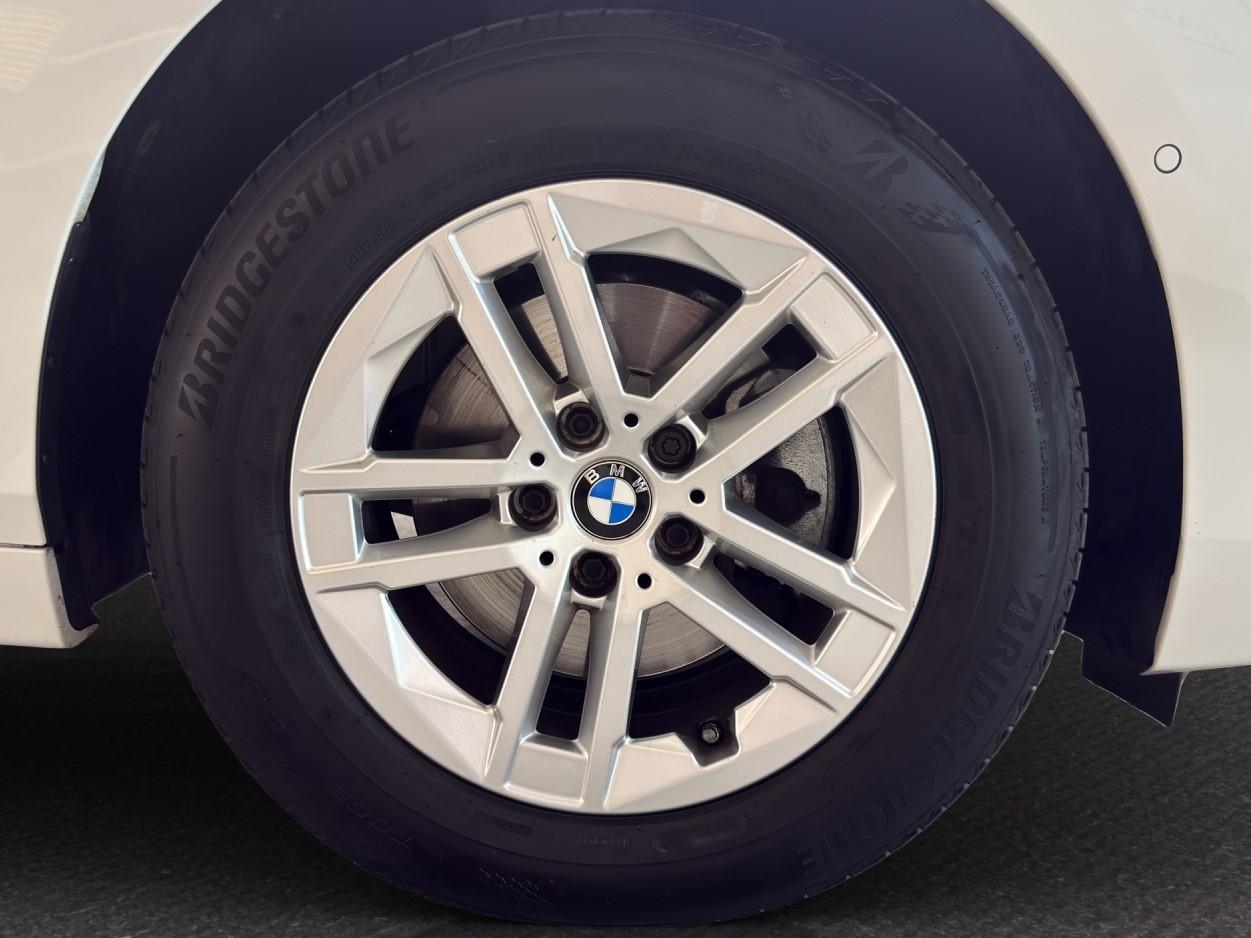 BMW 218d Active Tourer-image-11