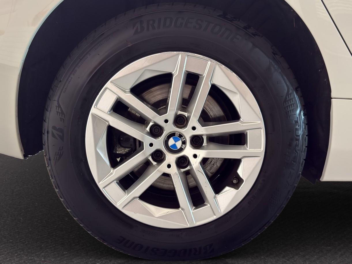 BMW 218d Active Tourer-image-10