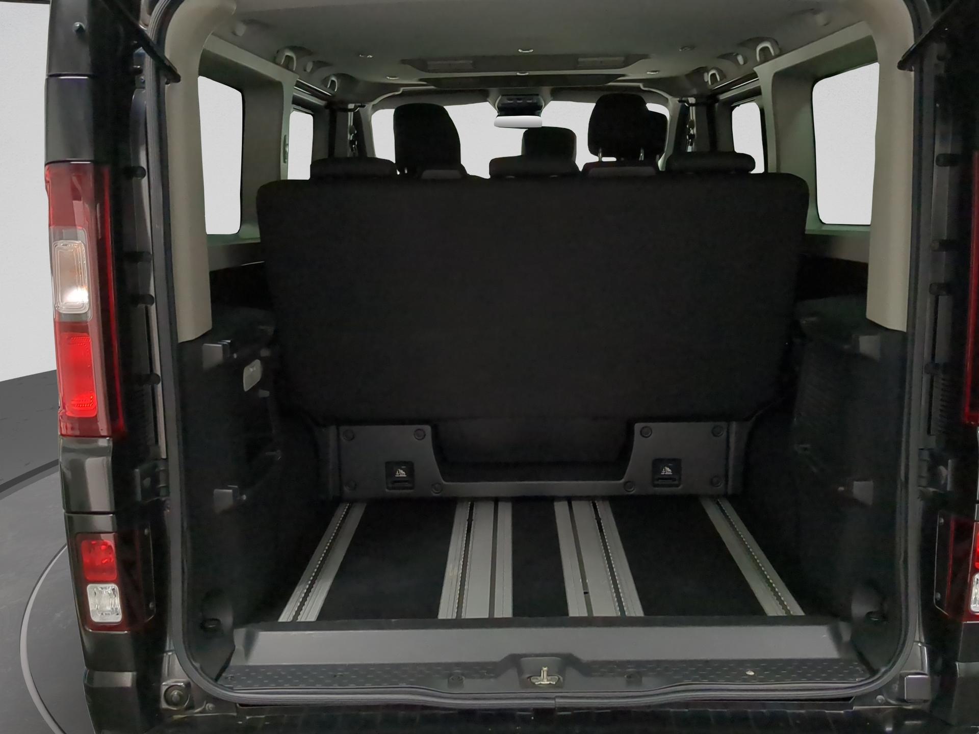 RENAULT Trafic Blue dCi 170 Grand Spaceclass Pack Escapade EDC-image-13