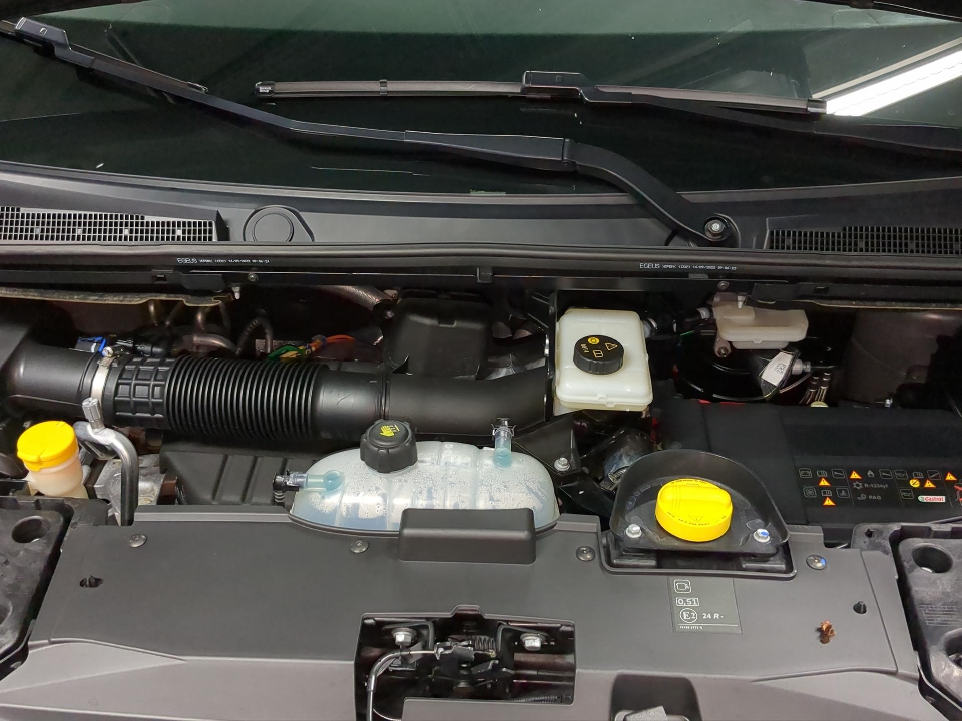 RENAULT Trafic Blue dCi 170 Grand Spaceclass Pack Escapade EDC-image-19