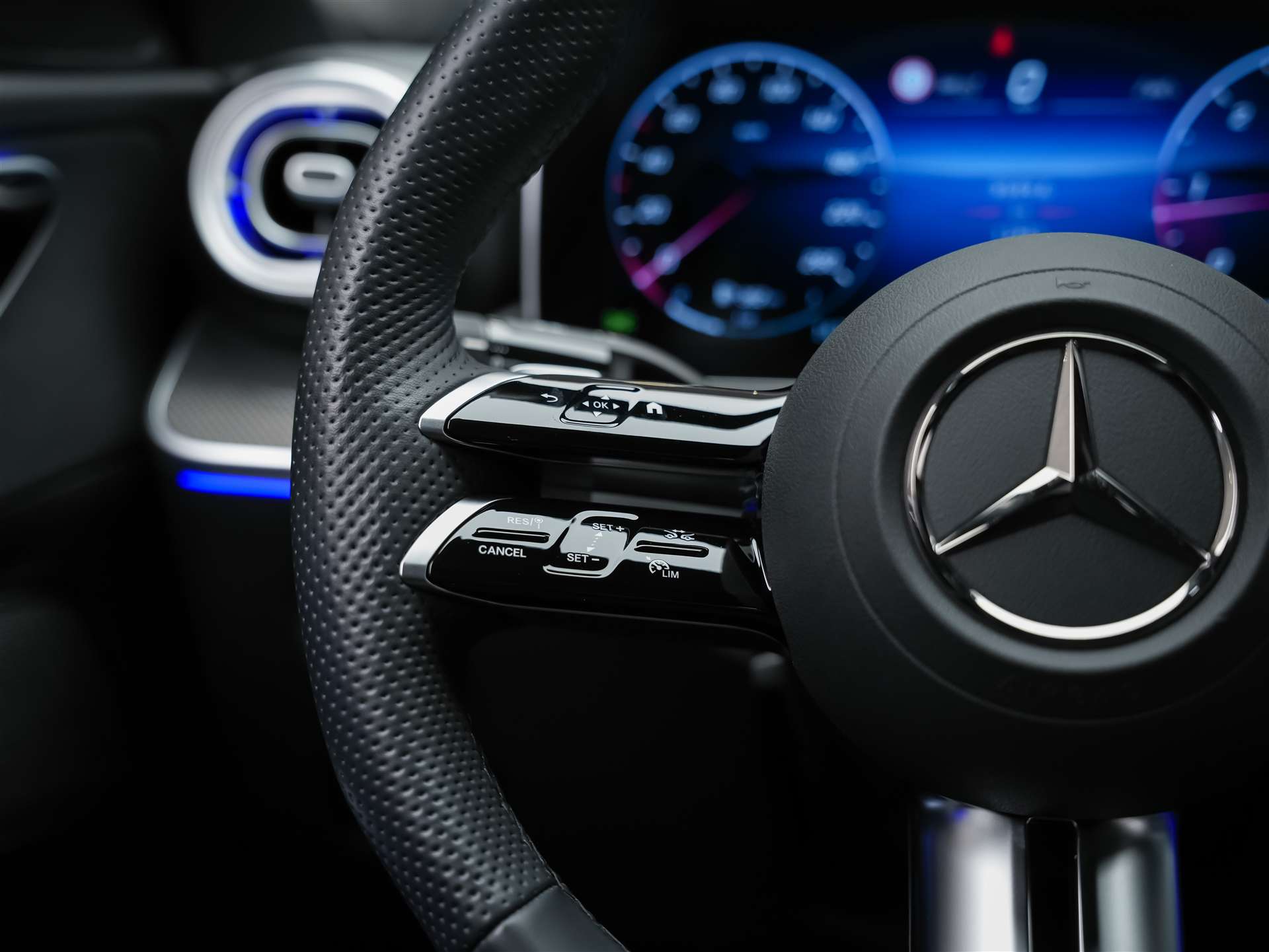 MERCEDES-BENZ C 300 d AMG Line *20" Felgen*Werksgarantie*DIGITAL LIGHT*360° Kamera*-image-27
