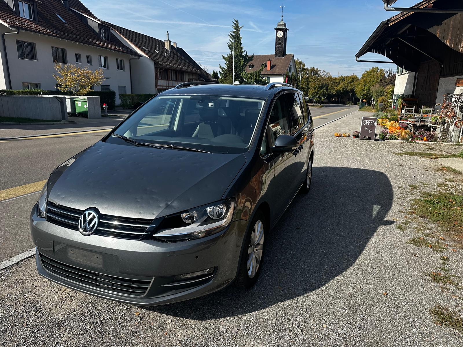 VW 2.0 TDI BlueMTA Highl. DSG - Hagelschaden. Front und Rückscheibe ersetzt. Frontleuchten müssen ersetzt werden. Inkl Winterräder-image-1