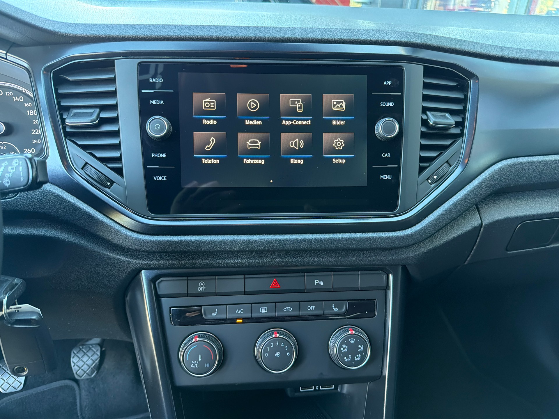 VW T-Roc 1.0 TSI-image-12