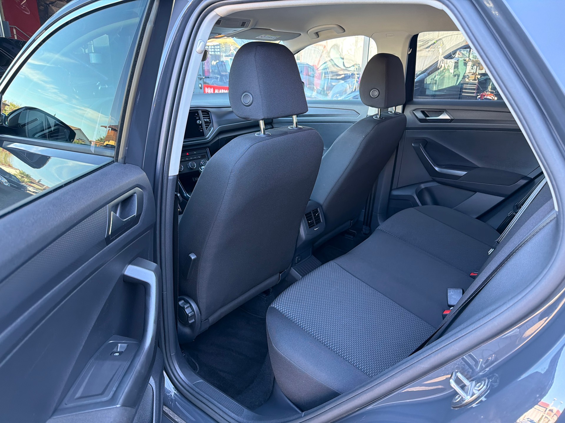 VW T-Roc 1.0 TSI-image-6